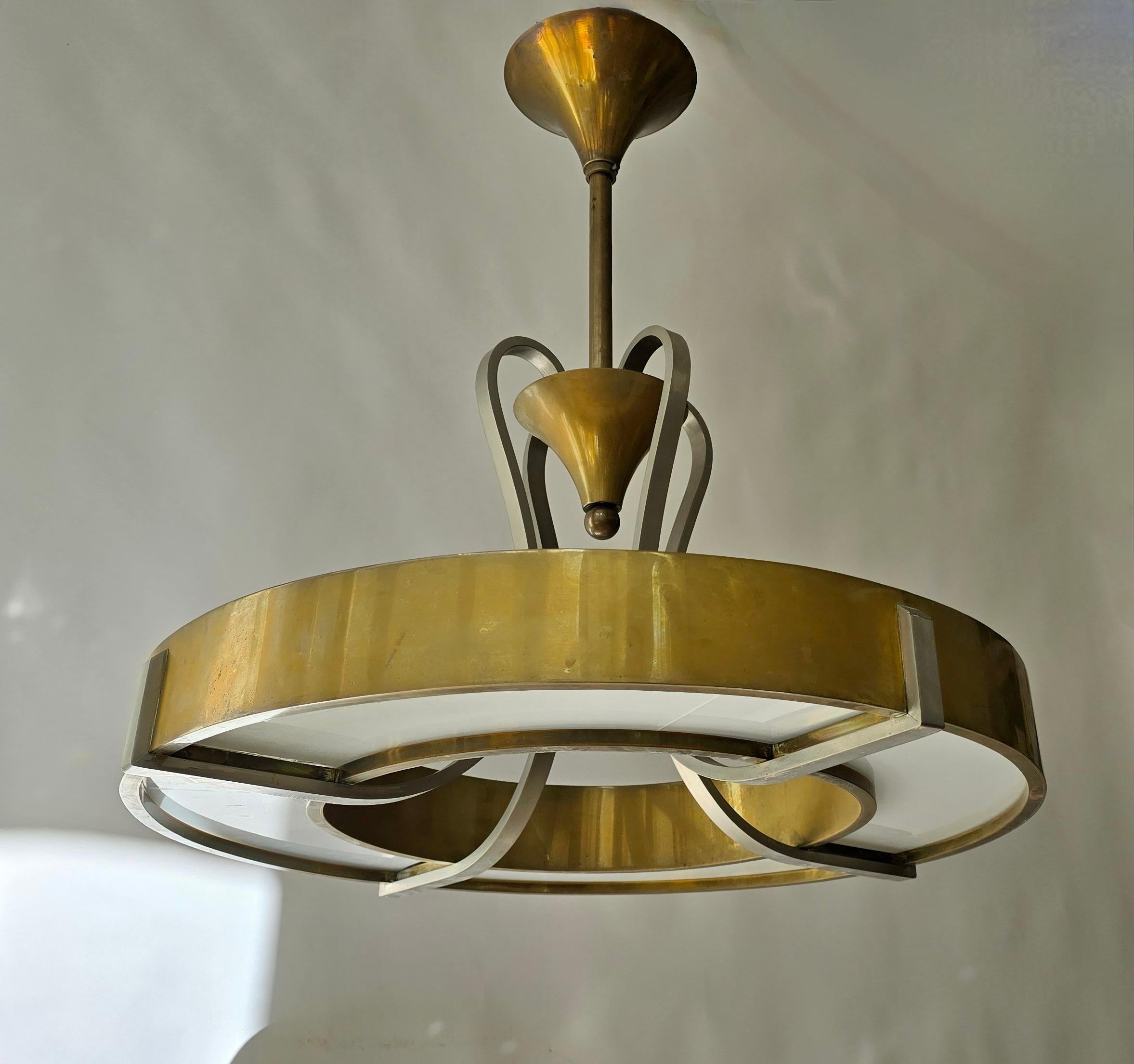 Elegant Art Deco and Bauhaus Brass and Opaline Glass Chandelier For Sale 1