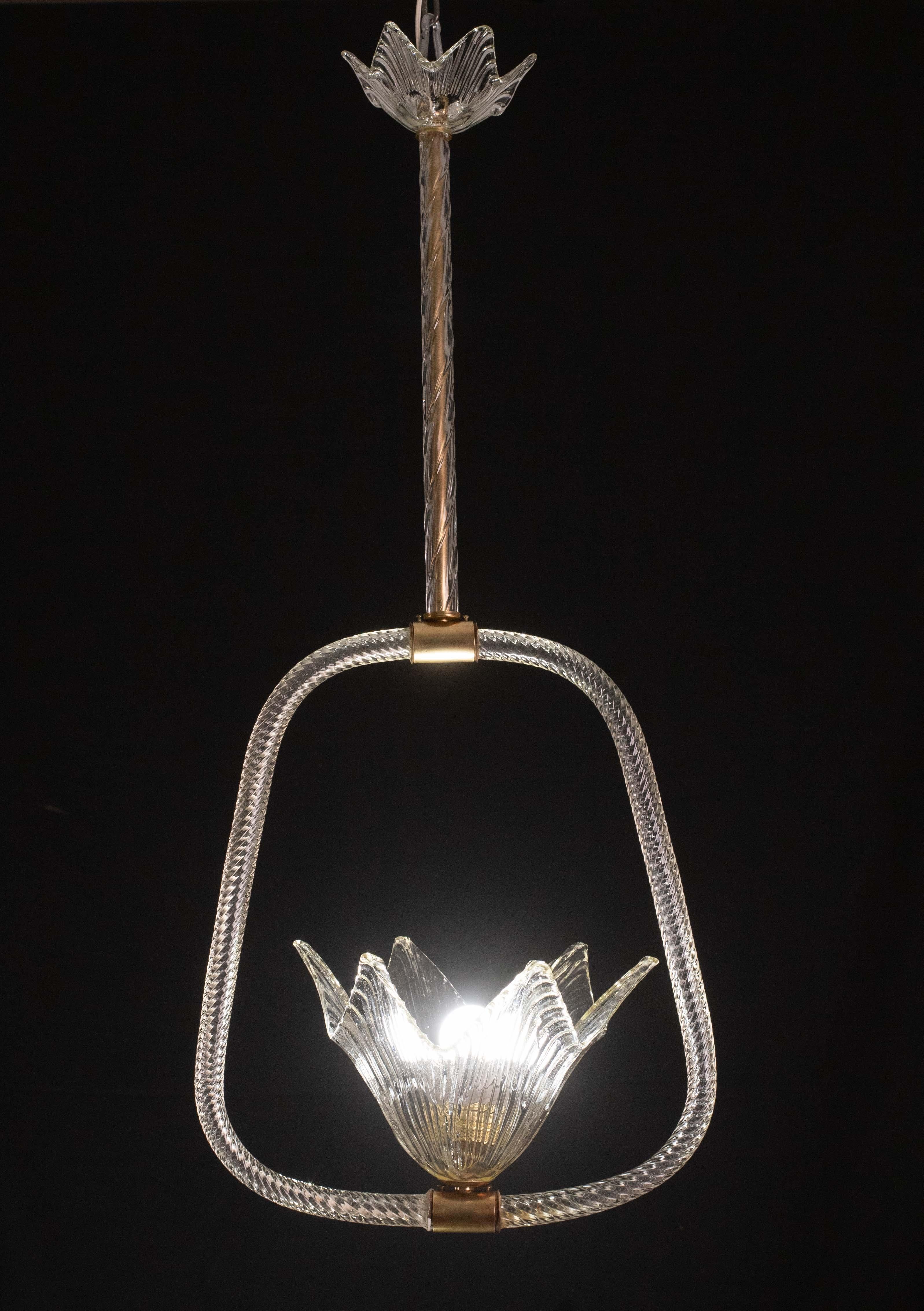 Pretty Murano chandelier attributed to Ercole Barovier.

The chandelier measures 90 centimeters in height, 55 centimeter with no rod, and 40 cm diameter.

Good vintage condition.

Possible to switch for Usa standards.