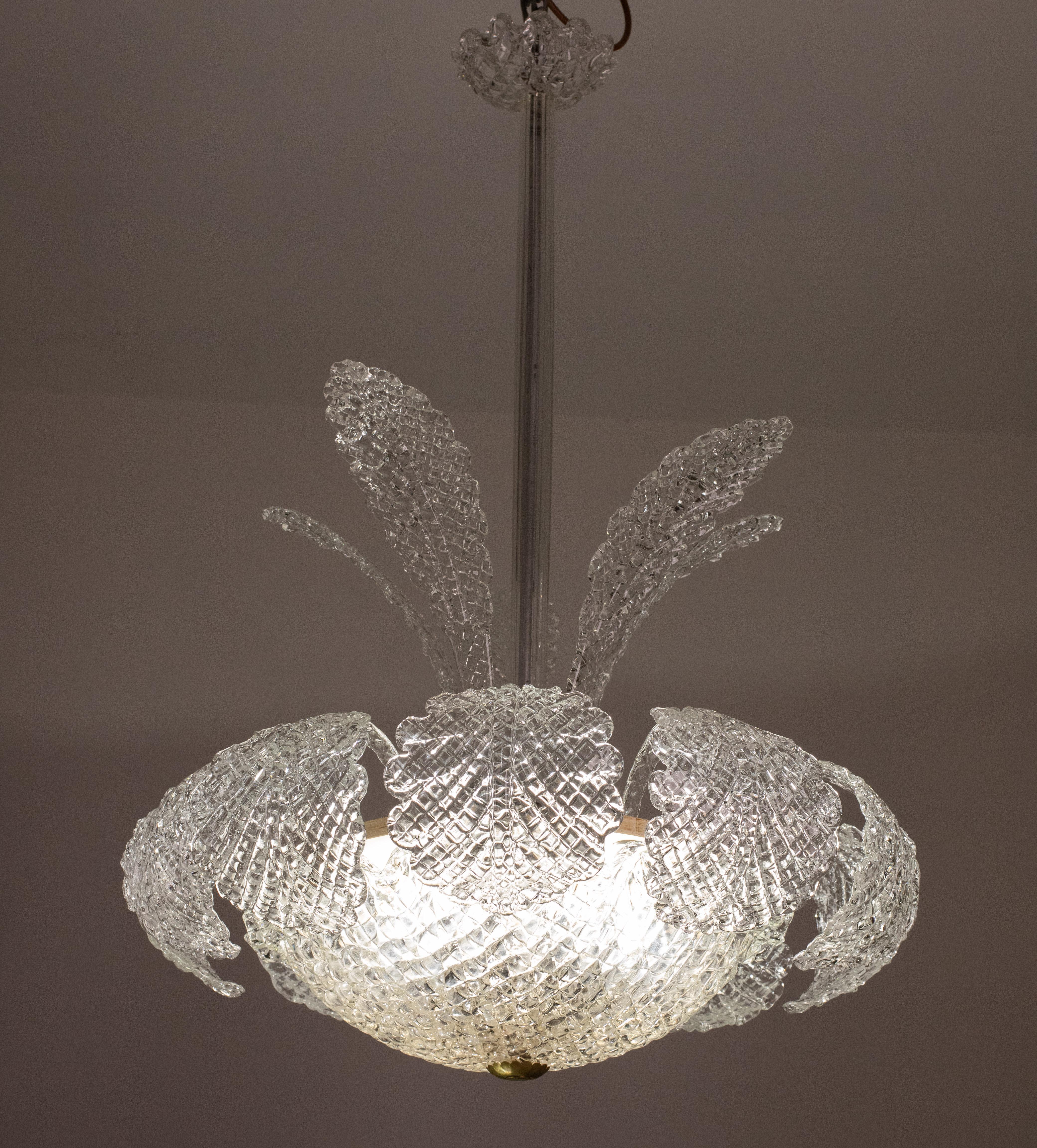 Extraordinary Art Deco chandelier made by the glassworks Barovier & Toso in the 1940s-1950s.
The chandelier is 105 centimetres high and 70 centimetres wide.
It mounts three E27 lights, possible to switch for Usa standards. The chandelier is very