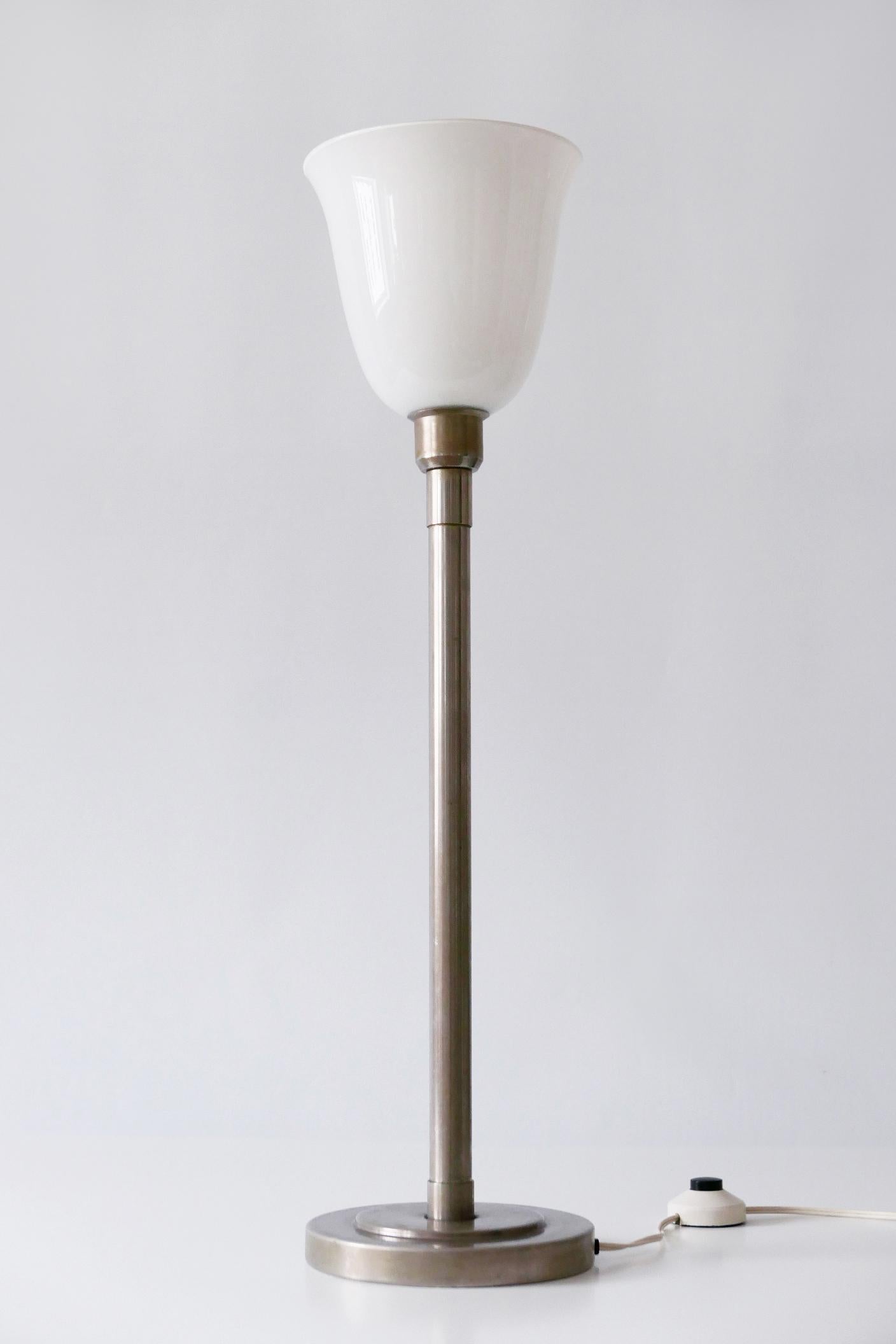 Elegante vernickelte Bauhaus-Tischlampe oder Stehlampe aus Messing im Art déco-Stil, 1930er Jahre (Beschichtet) im Angebot