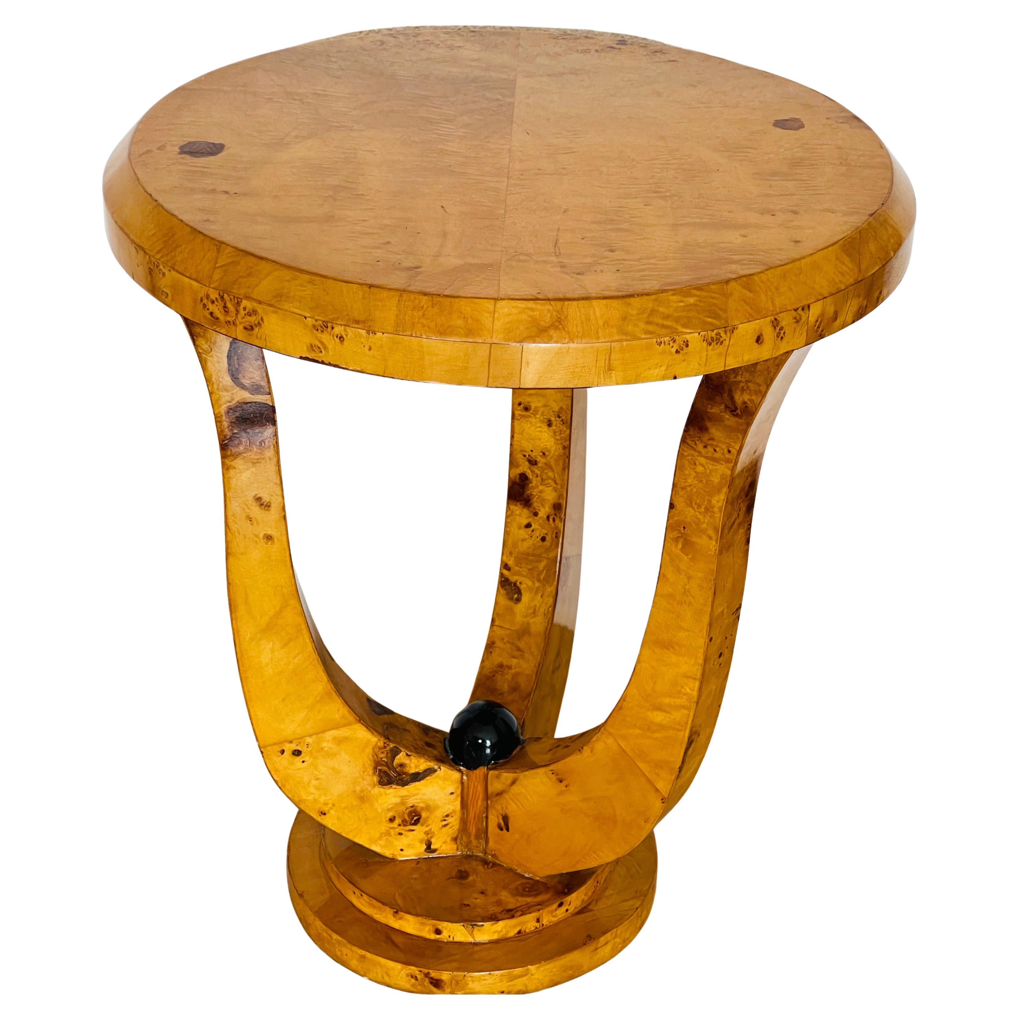 Elegant Art Deco Birds Eye Round Side Table (Table d'appoint ronde en placage)