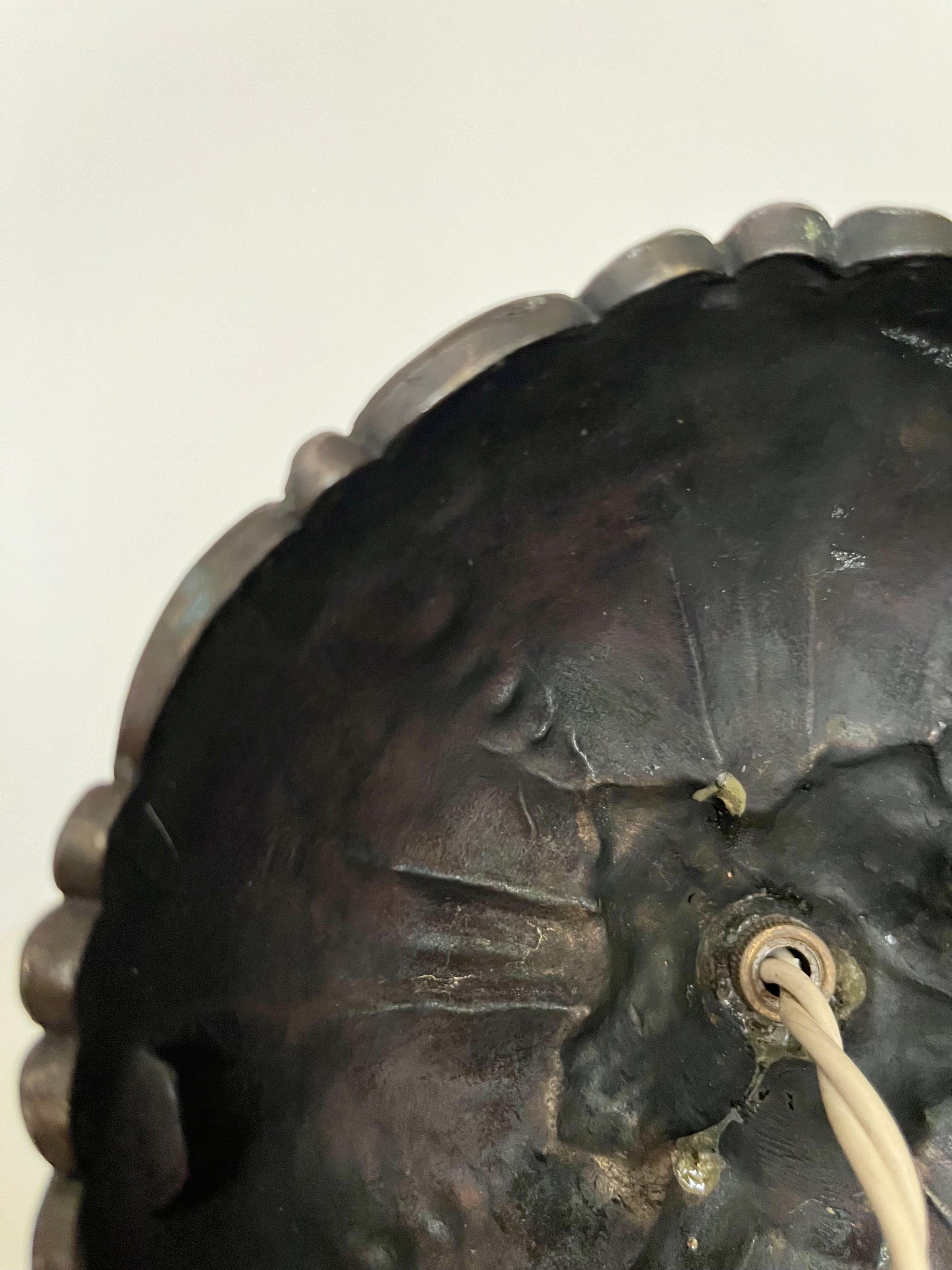 Elegance Art Deco, lampe de table en laiton avec détails floraux, années 1920-1930 en vente 5