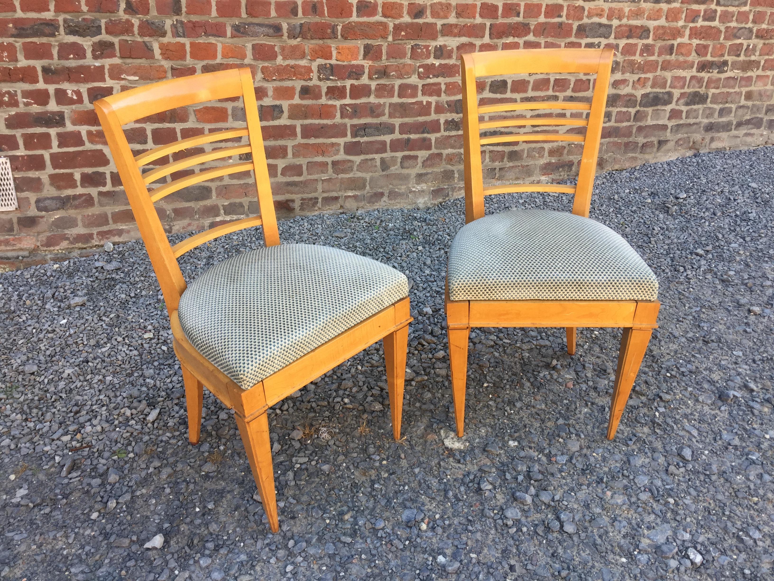 Elegante Art-Déco-Stühle im Stil von André Arbus, um 1940.
 