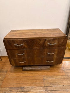 Elegance de la commode art déco en noyer et bronze nickelé circa 1930.