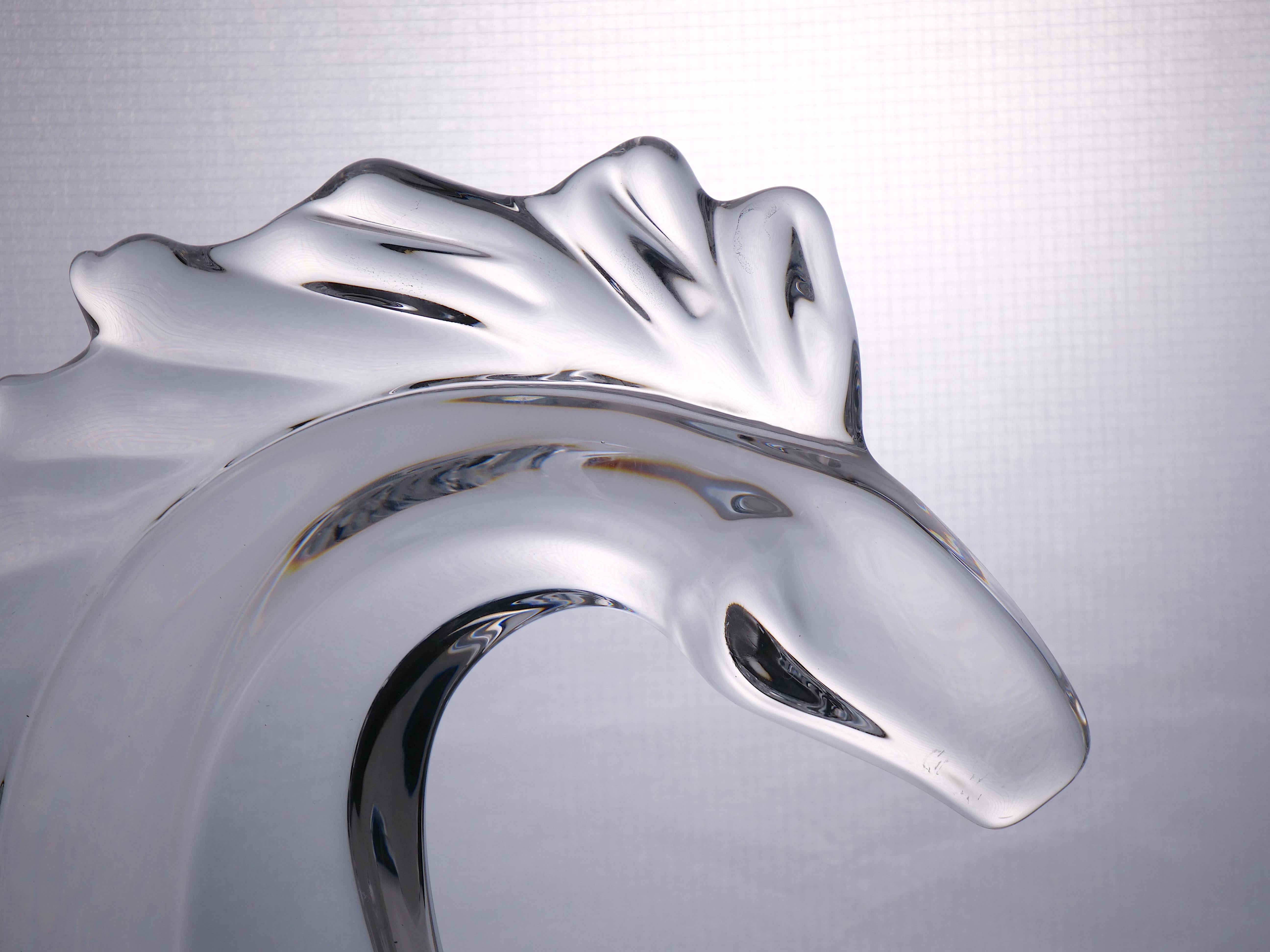 Beautiful and elegant french Daum crystal decorative horse head sculpture. The decorative sculpture feature an art deco style with clean line very pleasing to the eye, resting on a baseless geometric shape. The horse head sculpture is in great