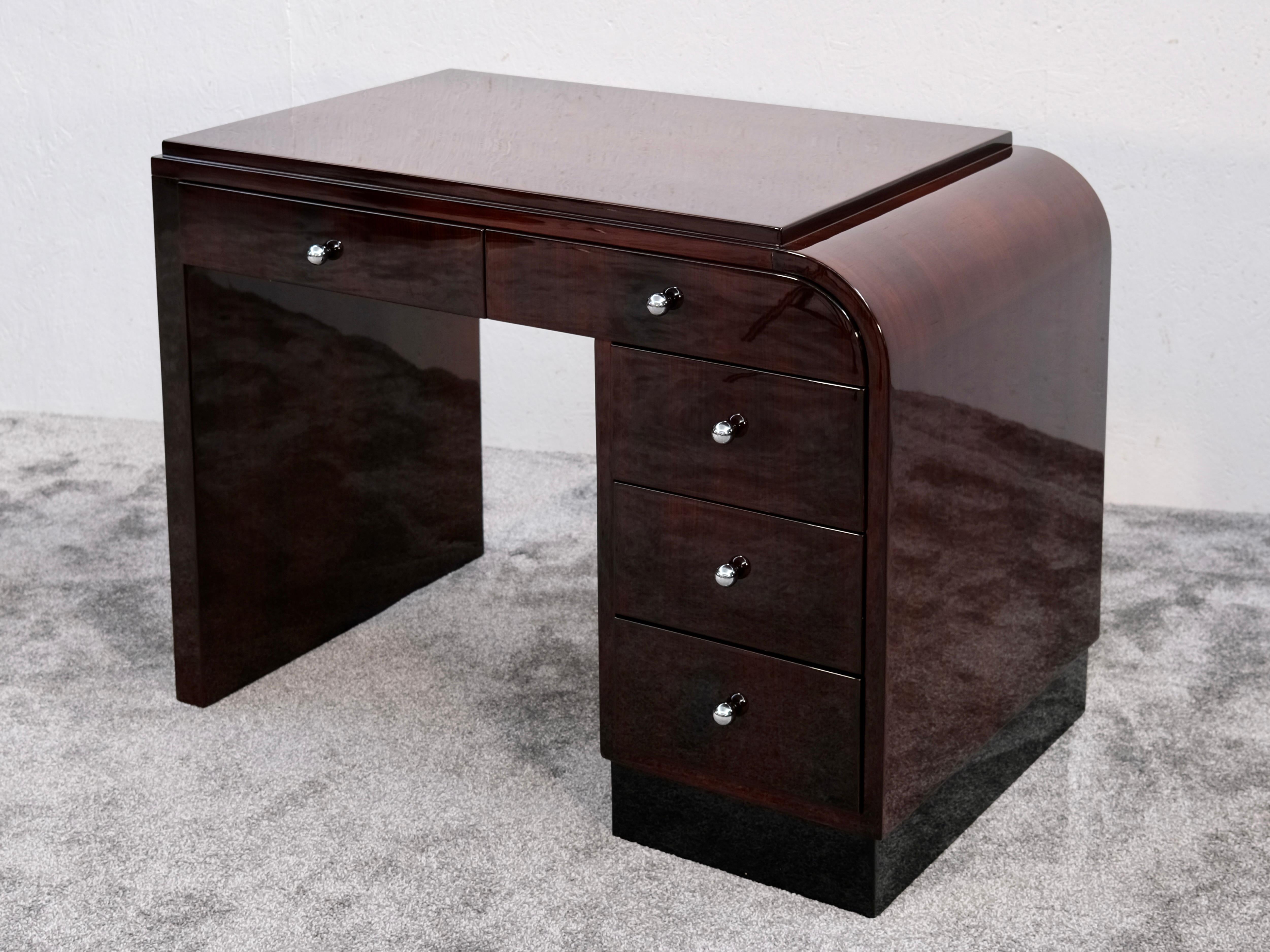 Eleganter Art-Déco-Schreibtisch mit asymmetrischem Design und Schubladen, Frankreich, 1930er Jahre (Art déco) im Angebot