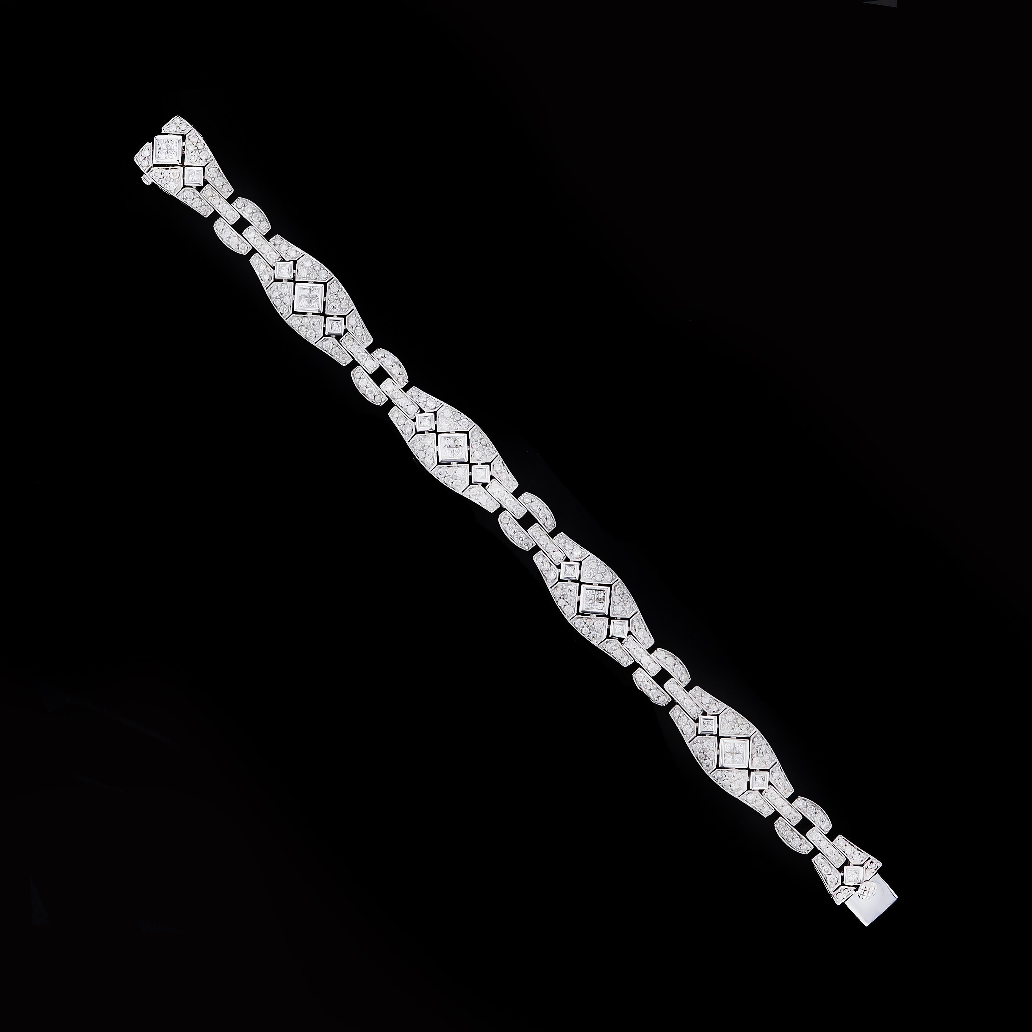 Elegant Art Deco Diamond Link Estate Bracelet In Excellent Condition For Sale In NEW ORLEANS, LA