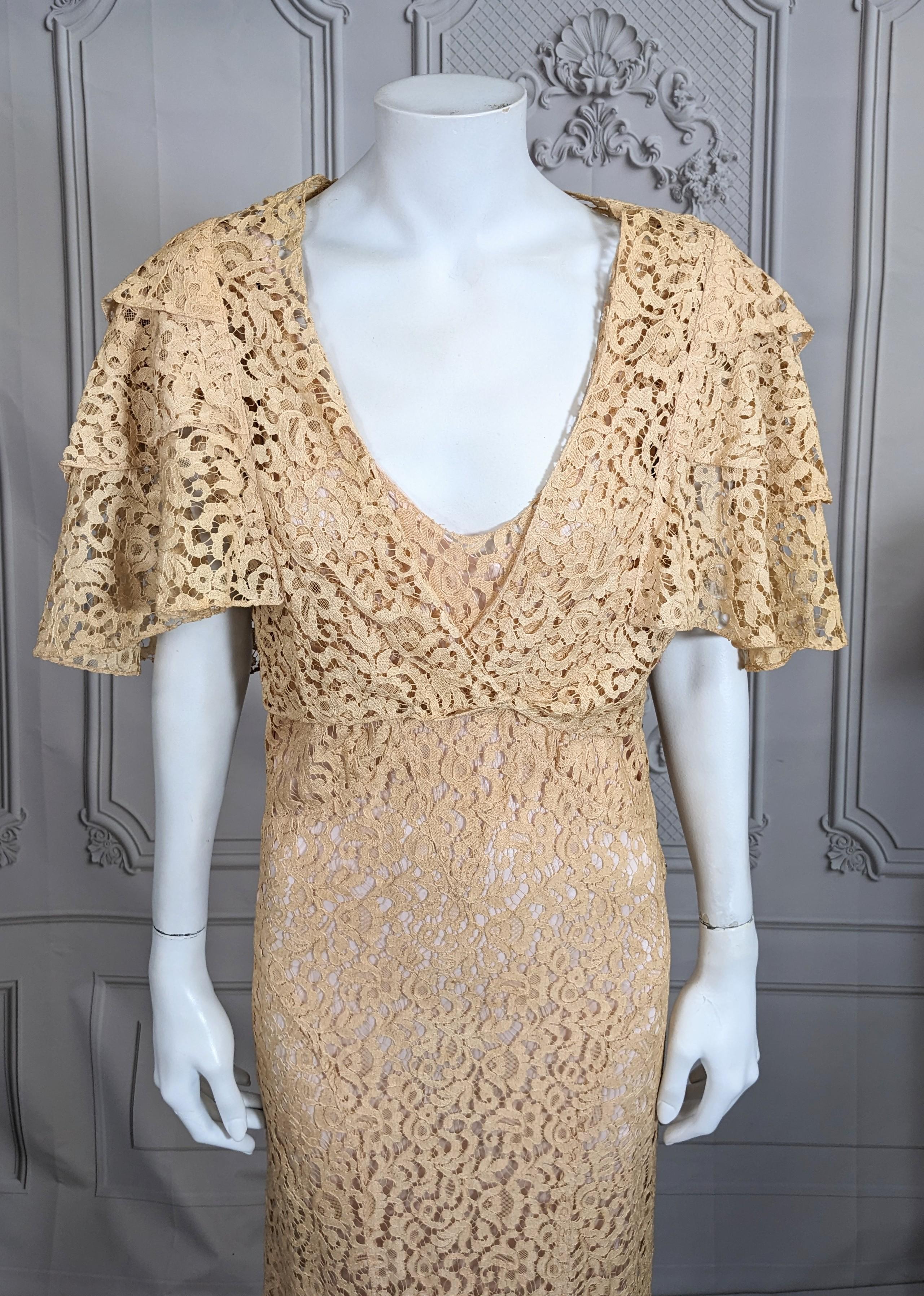 Elegant Art Deco Lace Evening Ensemble  In Good Condition For Sale In New York, NY