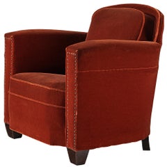 Elegant Art Deco Lounge Chair in Red Fabric