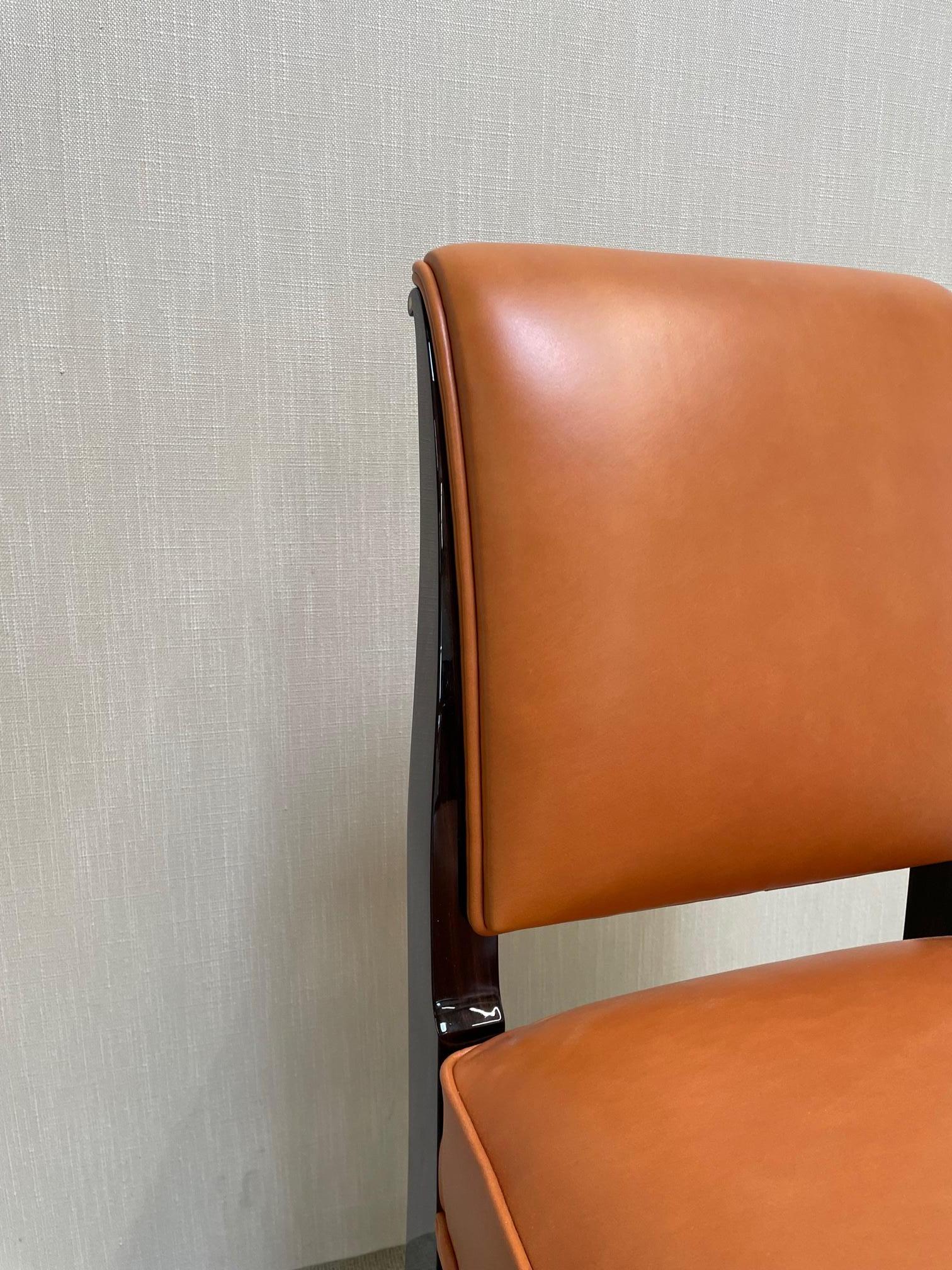 Eleganter Art Déco Stuhl aus Makassarholz, handgefertigt im Stil von J. E. Ruhlmann (21. Jahrhundert und zeitgenössisch) im Angebot
