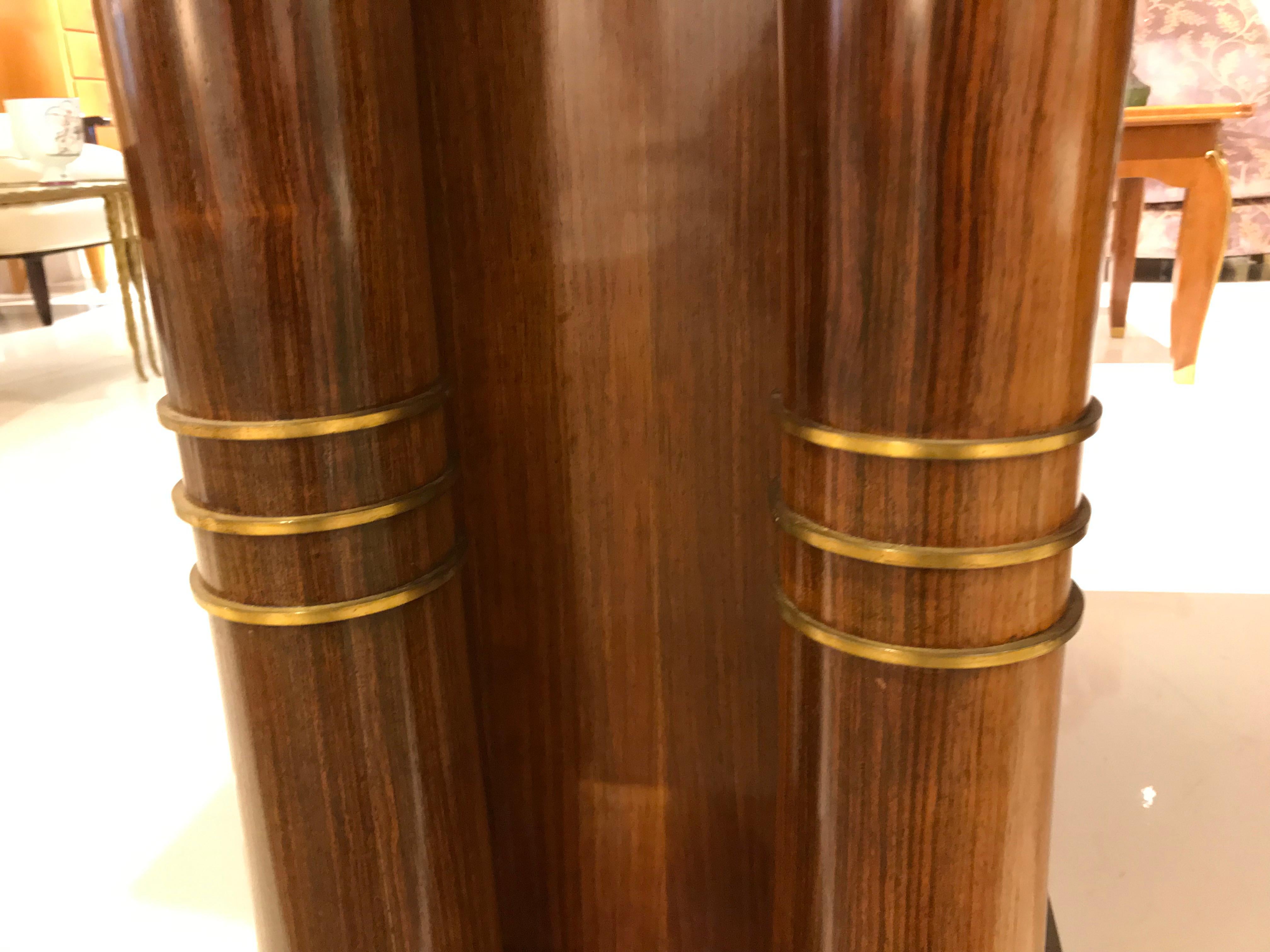 Art Déco Elegante scrivania Art Deco in mogano e bronzo dorato di Jules Leleu in vendita