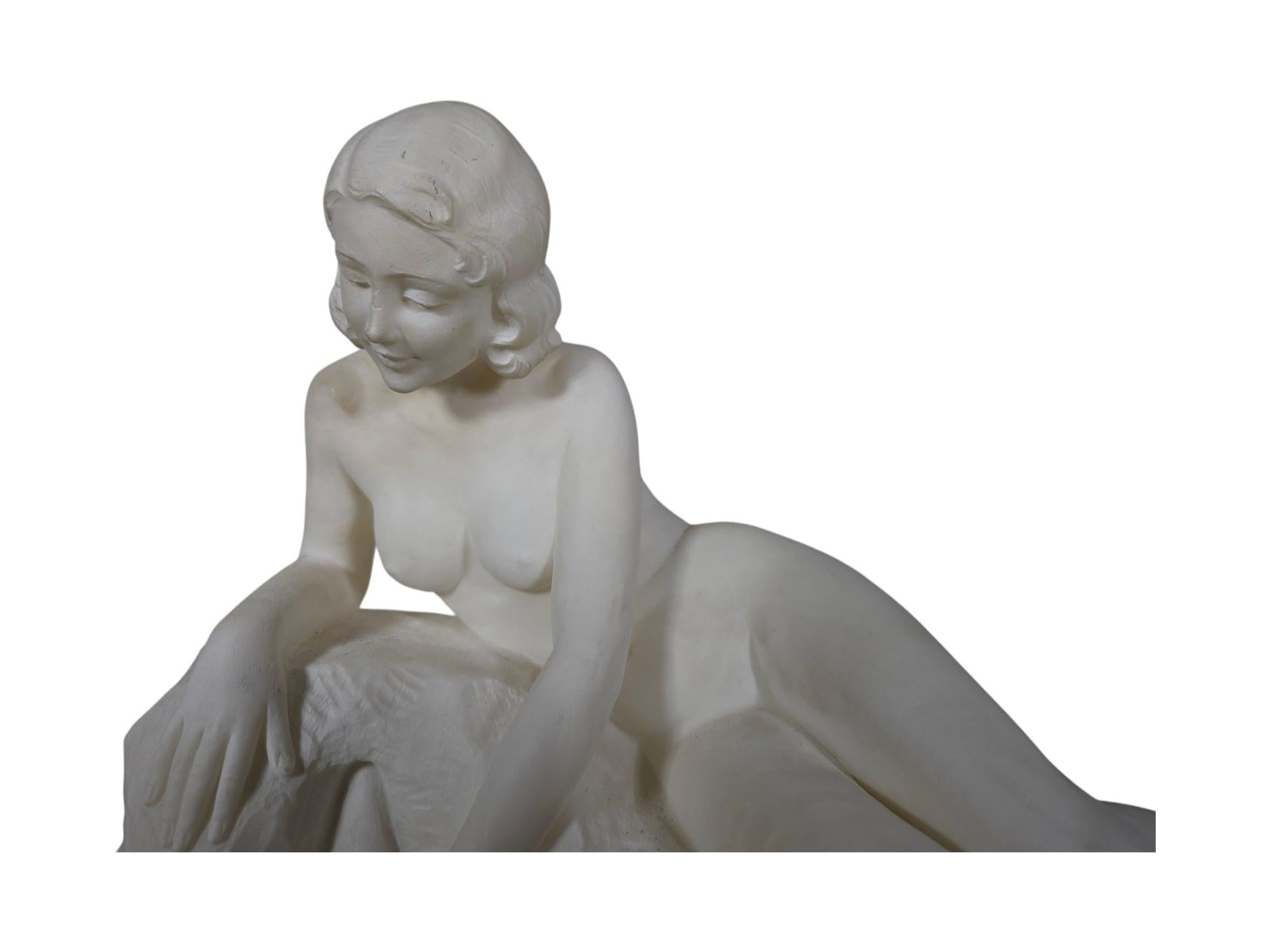 Elegante Escultura Art Decó de Mármol Firmada por L. Morelli, Florencia principios del siglo XX en venta