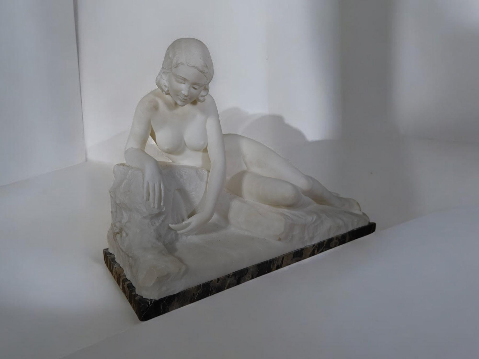 Elegante Escultura Art Decó de Mármol Firmada por L. Morelli, Florencia en venta 3