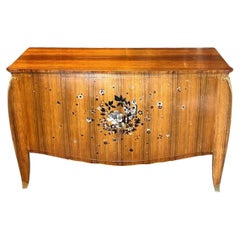 Elégant buffet en noyer marqueté d'époque Art Déco par Jules Leleu
