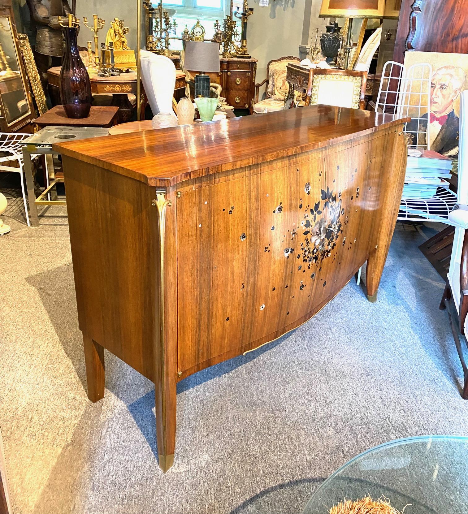 Elegant Art Deco Period palissander buffet by Jules Leleu In Good Condition For Sale In Montreal, QC