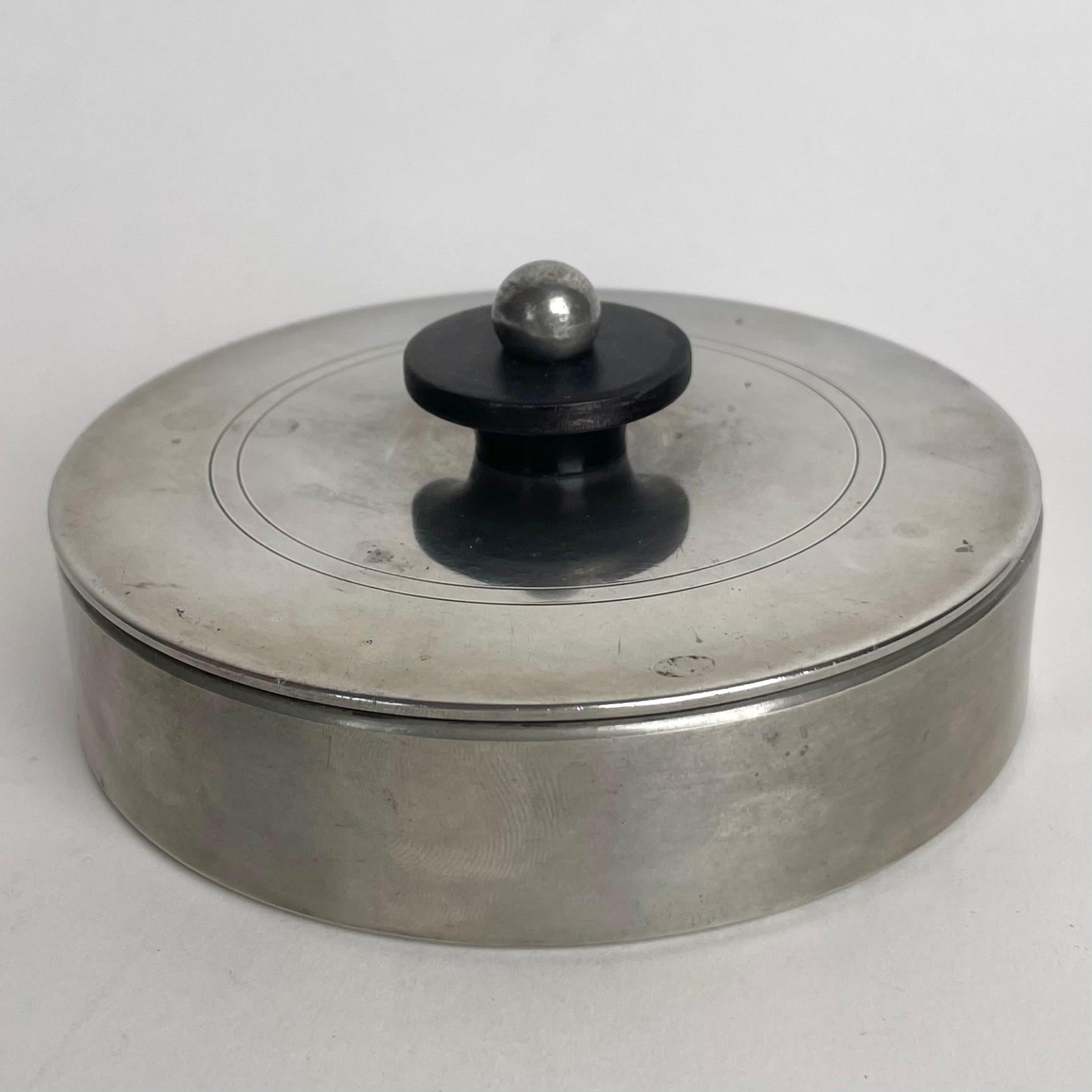 Swedish Elegant Art Deco Pewter box with lid and mirror from GAB, Sweden in 1935 For Sale