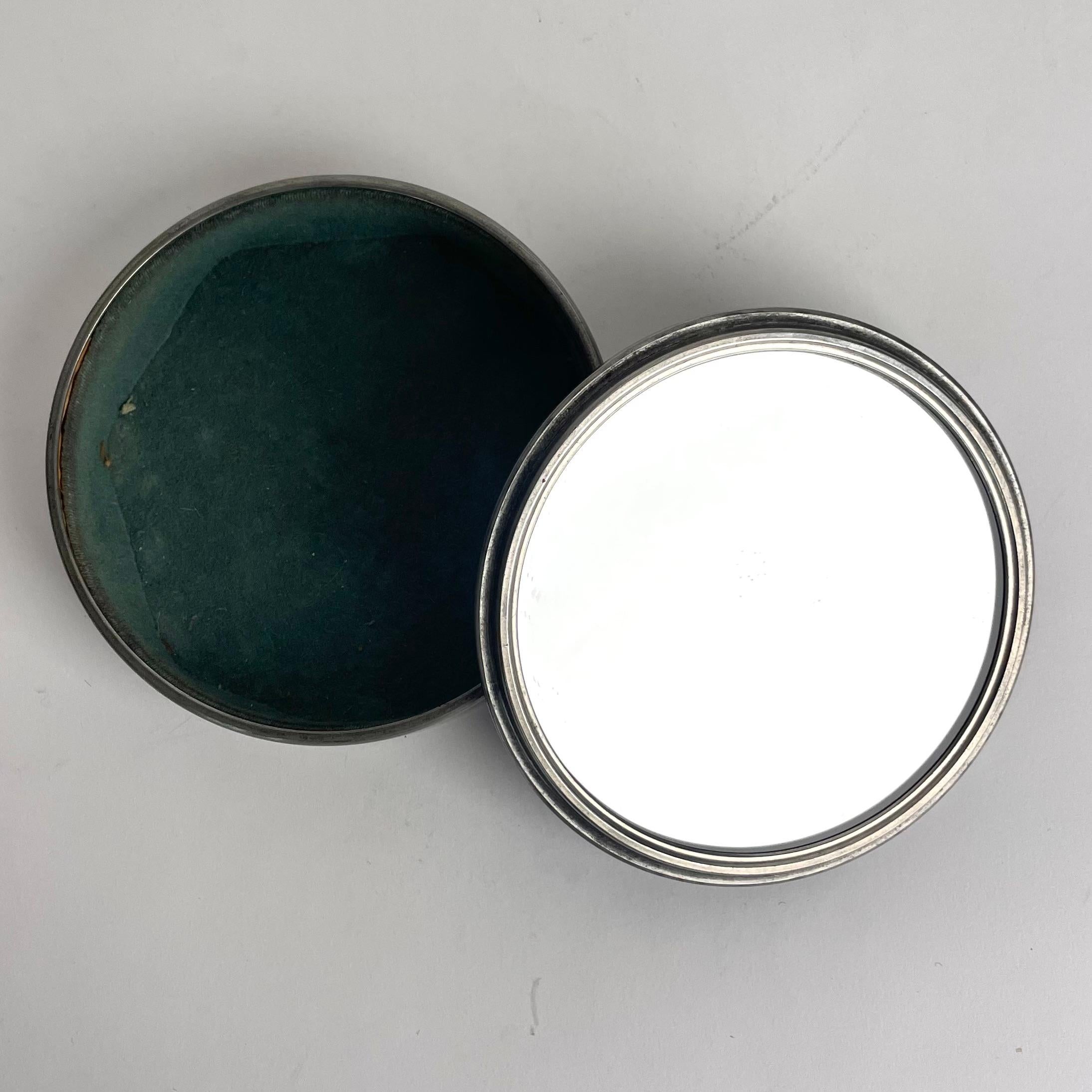Elegant Art Deco Pewter box with lid and mirror from GAB, Sweden in 1935 For Sale 1