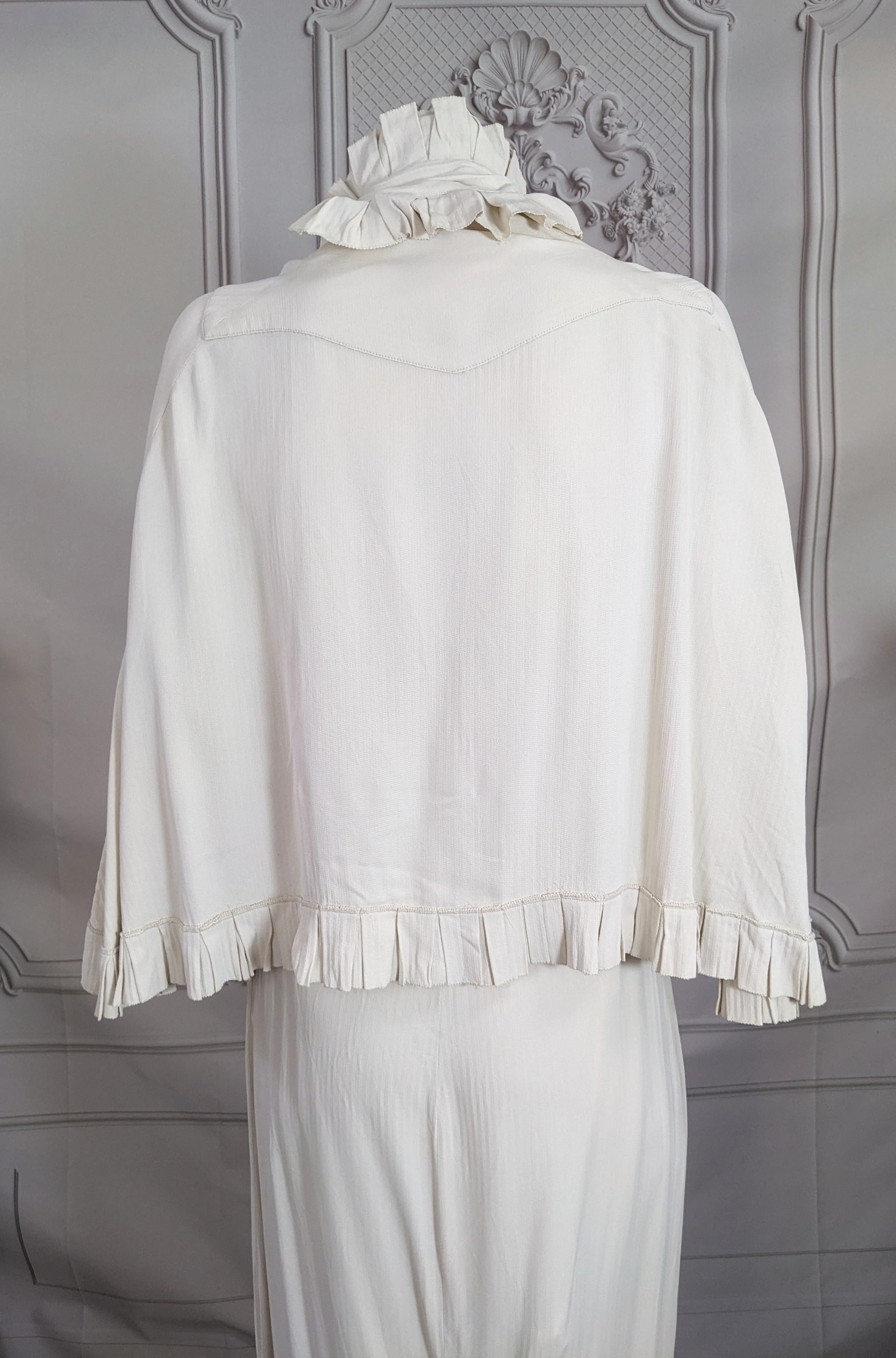 Elegantes Art Deco Kleid aus plissiertem Krepp und Capelet im Angebot 8