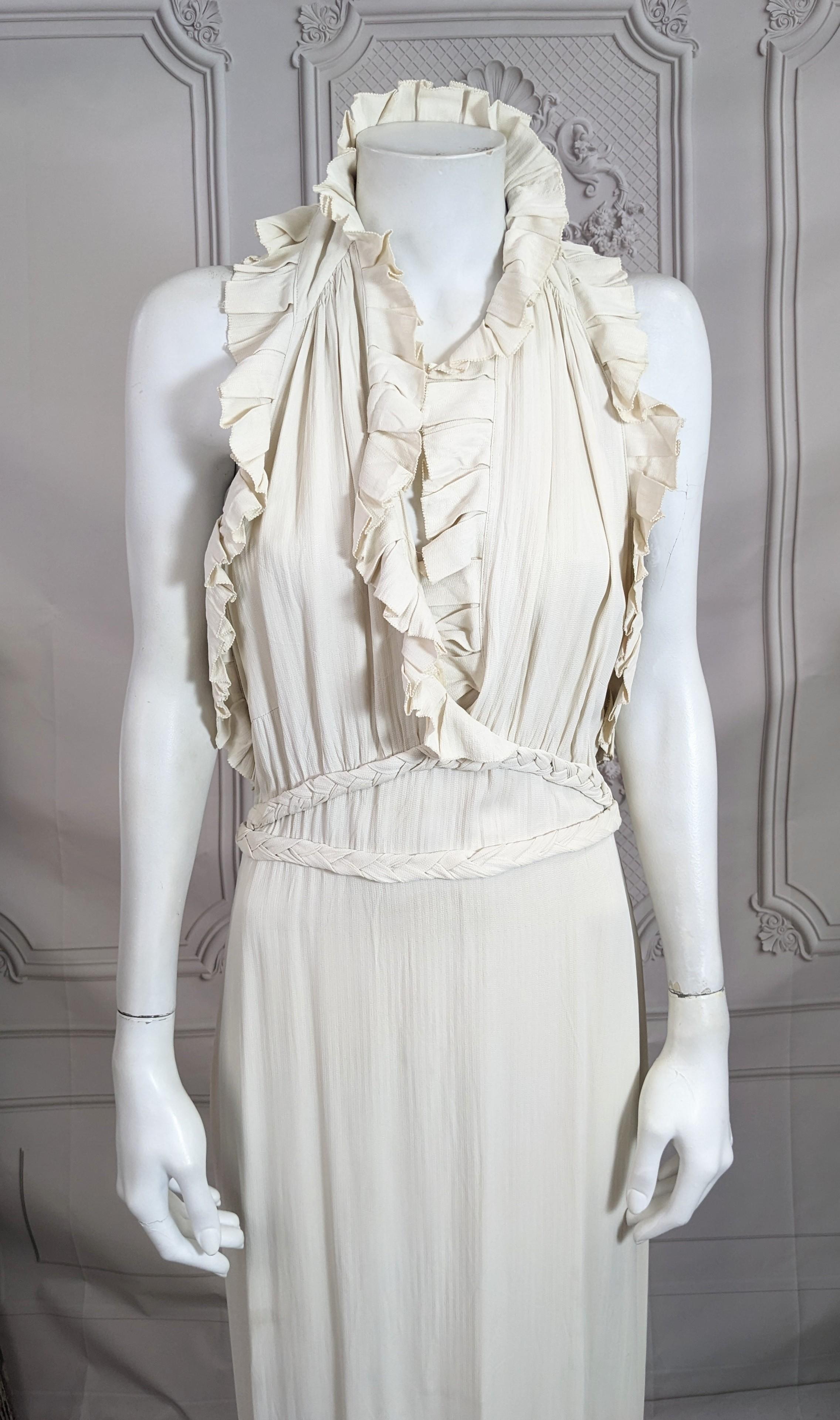 Elegantes Art Deco Kleid aus plissiertem Krepp und Capelet (Grau) im Angebot