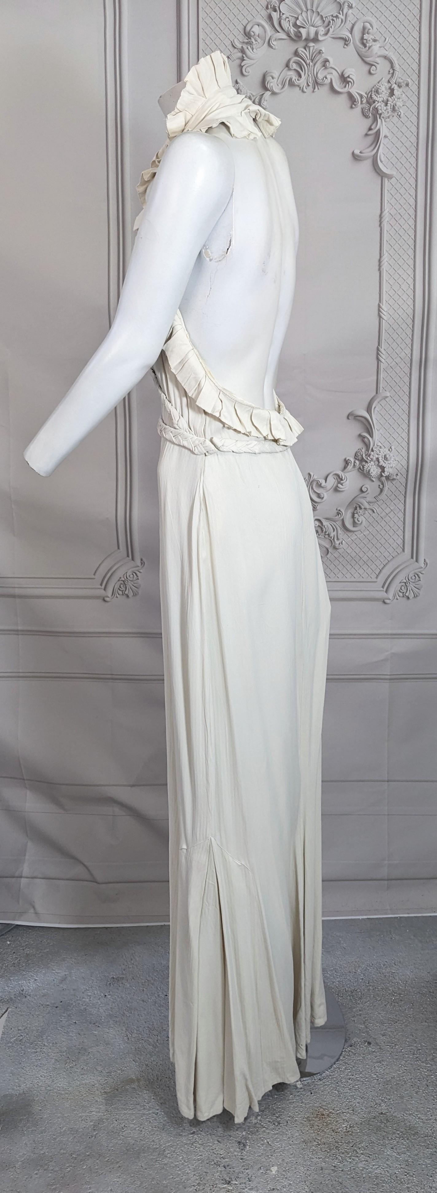 Elegantes Art Deco Kleid aus plissiertem Krepp und Capelet im Angebot 2
