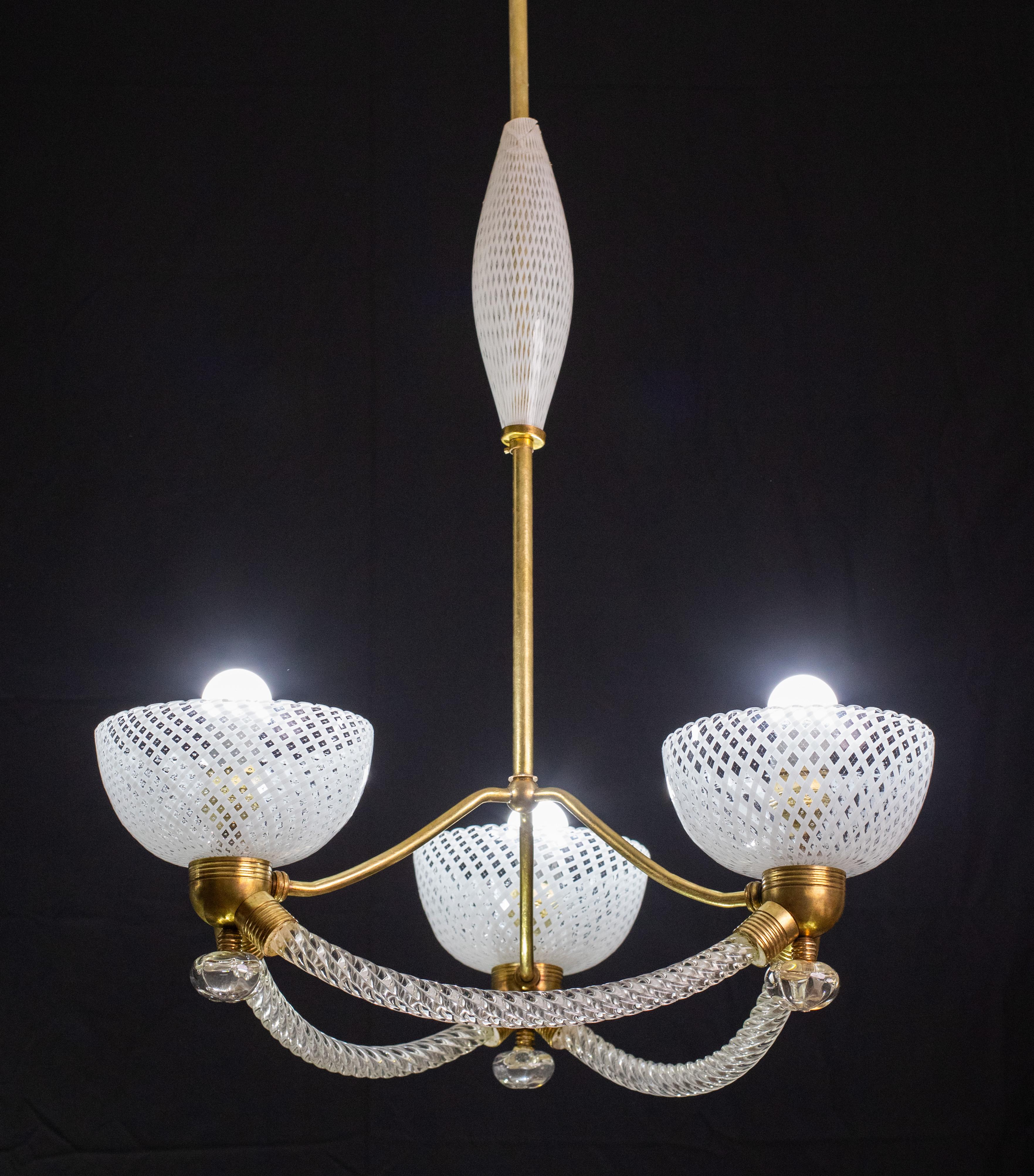 Extraordinary chandelier from the Venini glassworks, finished with 4 cups plus the central trunk in precious 