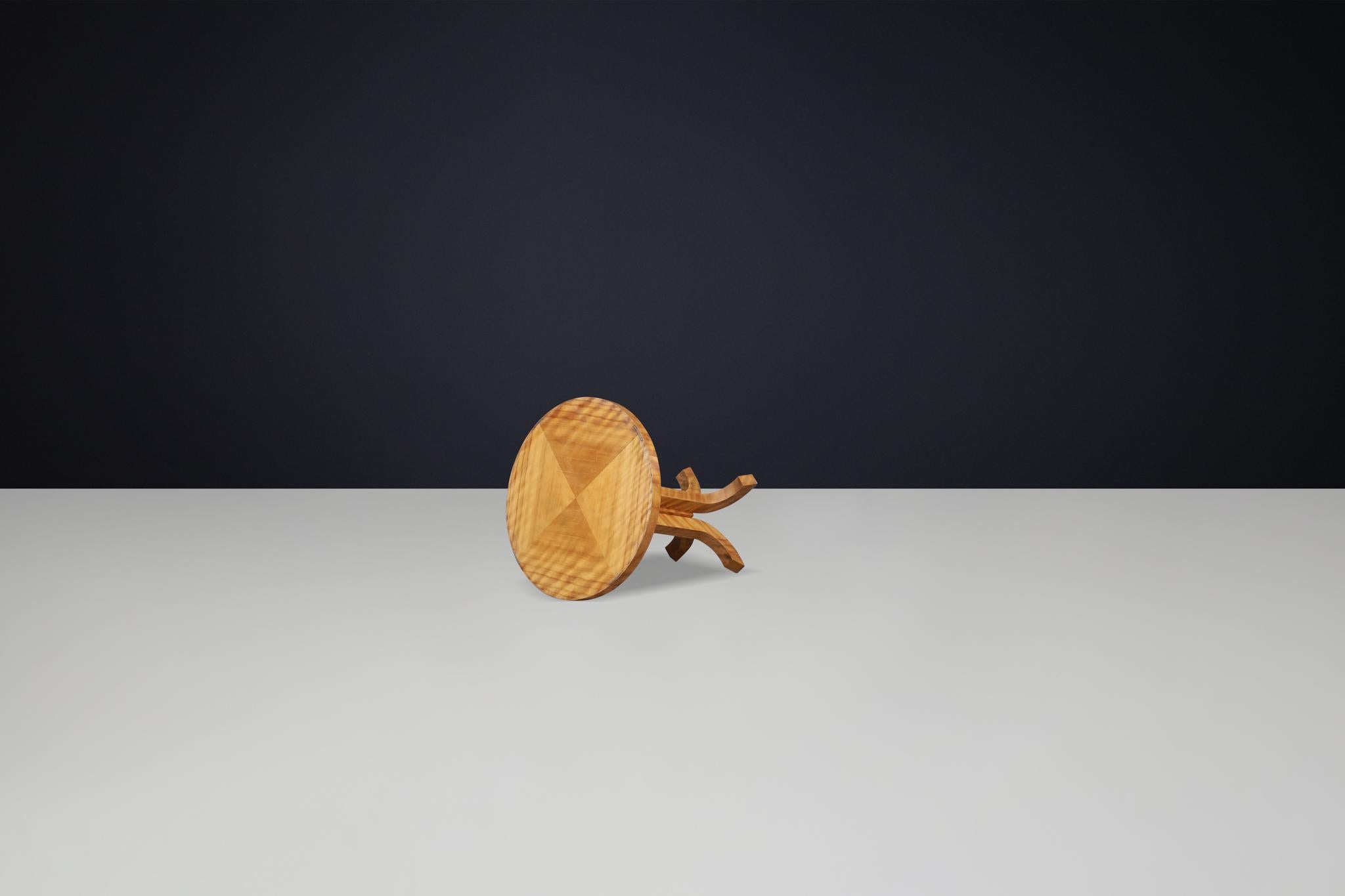 Mid-20th Century Elegant Art Deco Round Side Table in Birch,  Prague 1930s For Sale