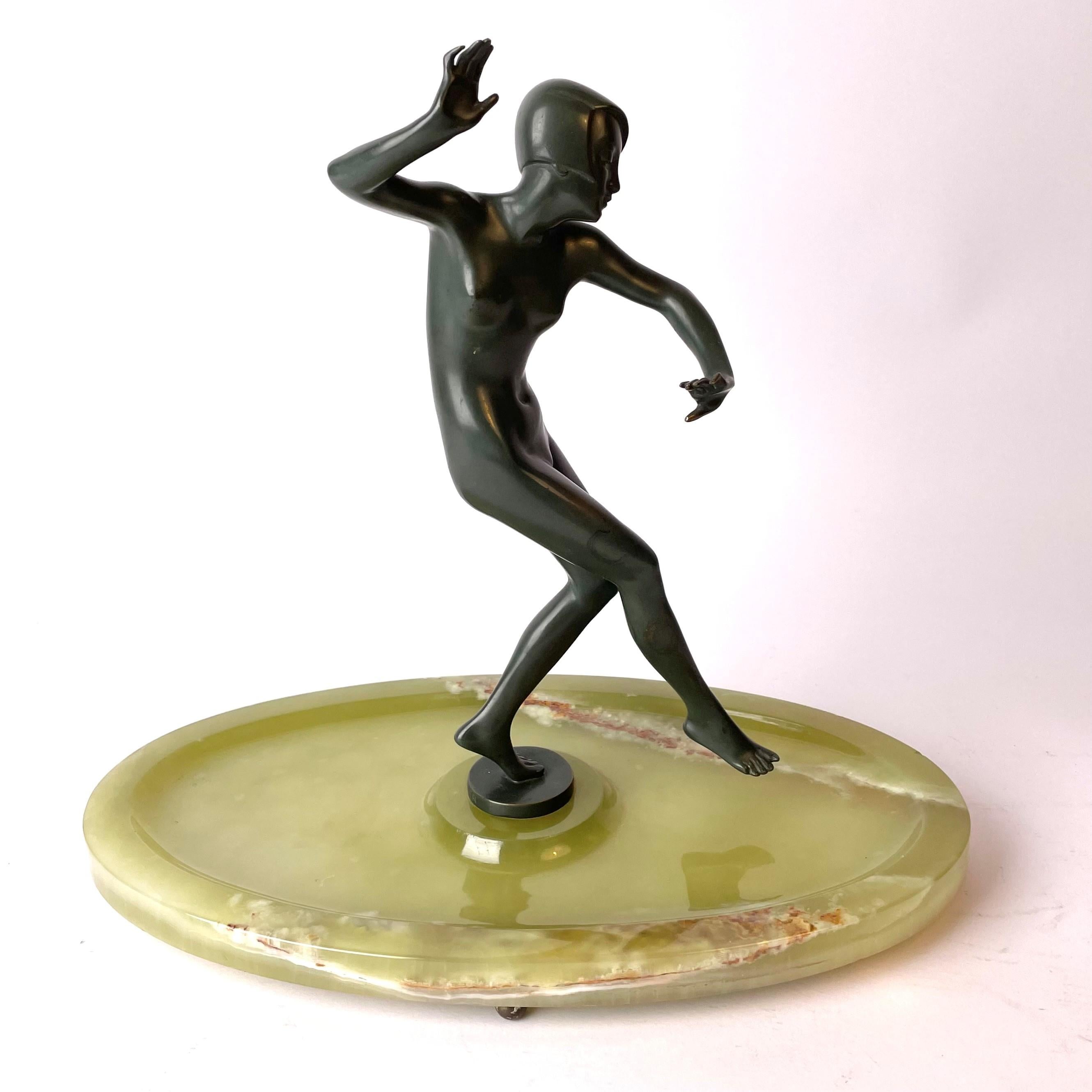 Autrichien Élégante sculpture Art déco en bronze d'Elischer en vente