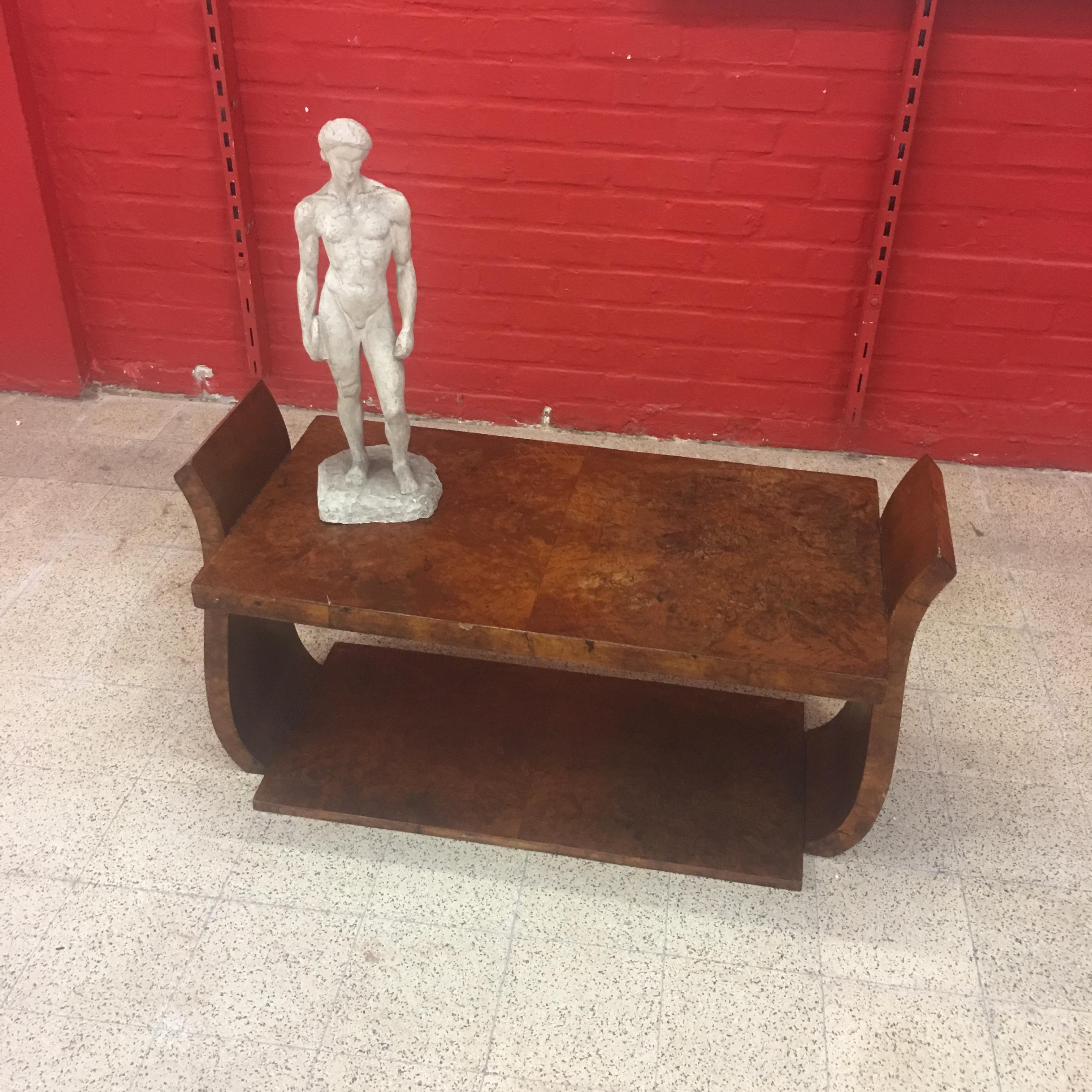 Elegant Art Deco side table in amboyna, circa 1930, to restore.
dimensions of the top: 44x86x47 cm
