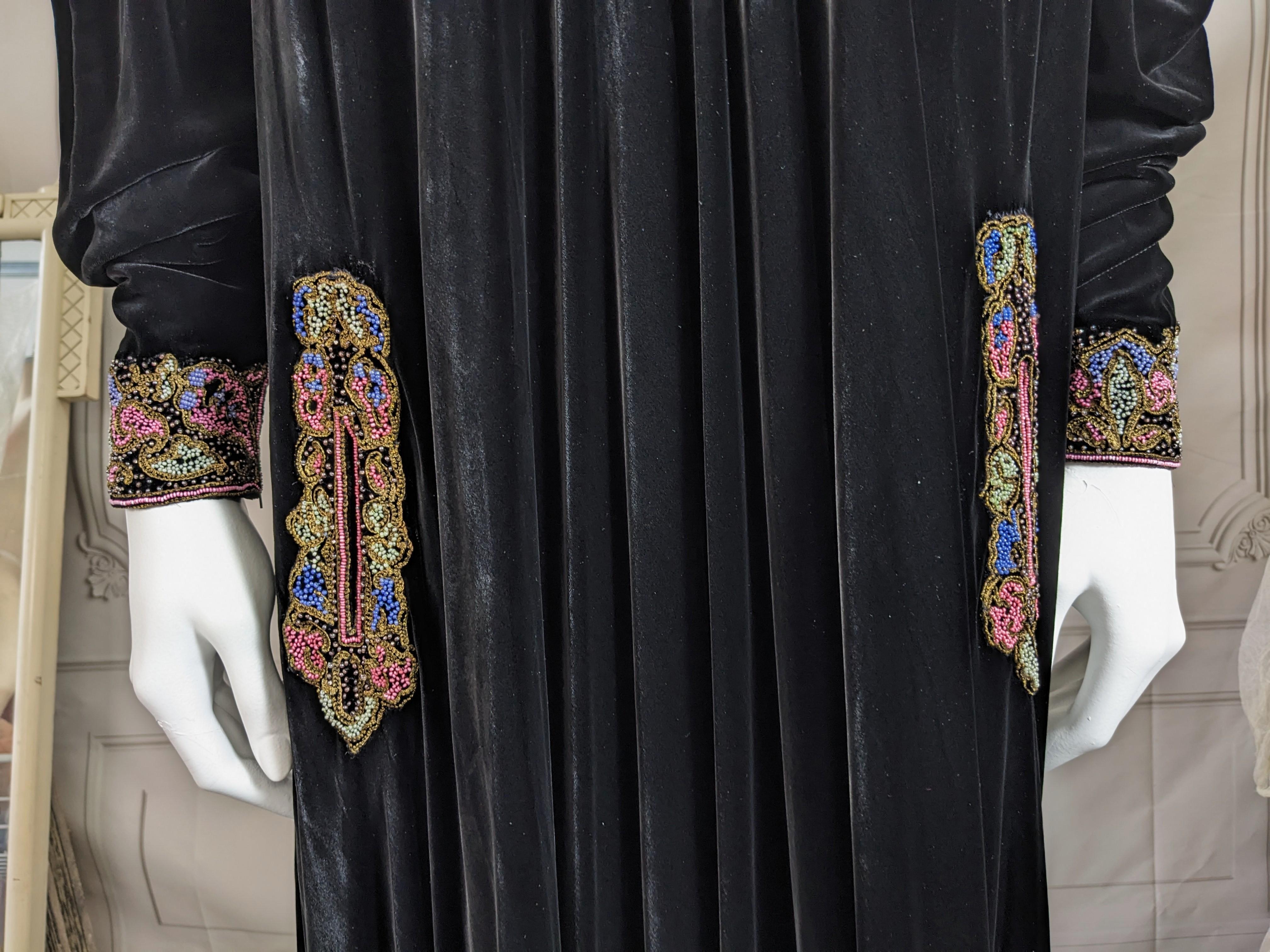 Elegant Art Deco Silk Velvet Beaded Gown In Good Condition For Sale In New York, NY