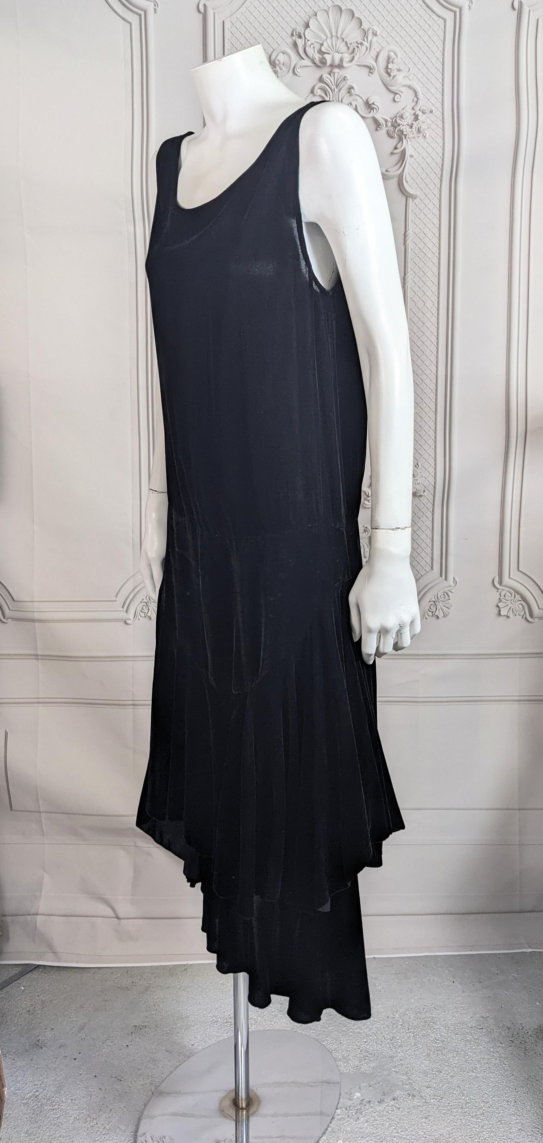 Nero Elegante abito da ballo in velluto di seta Art Deco in vendita