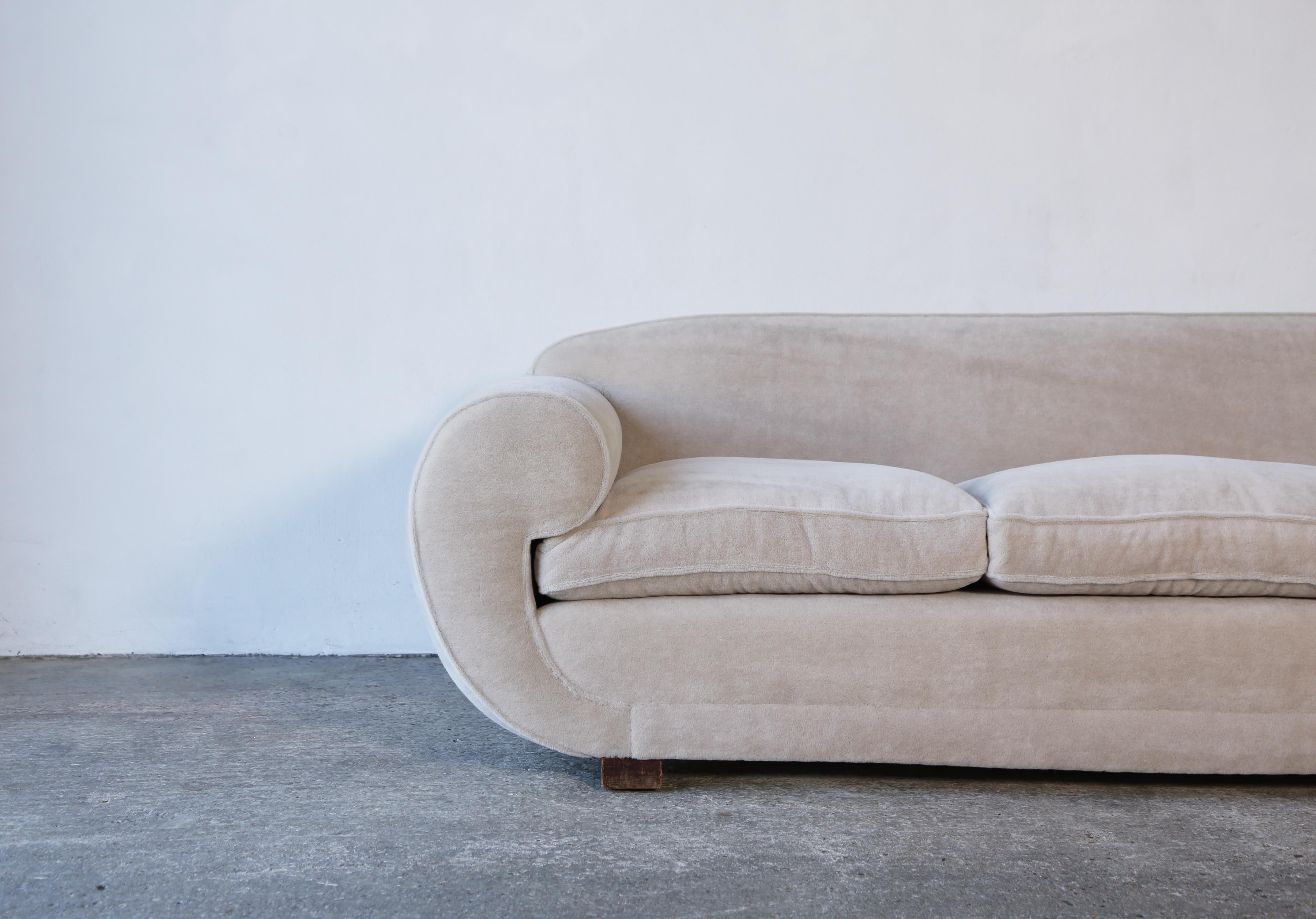 Elegantes Art déco-Sofa, Frankreich, 1940er Jahre, gepolstert mit reinem Alpaka (Französisch) im Angebot