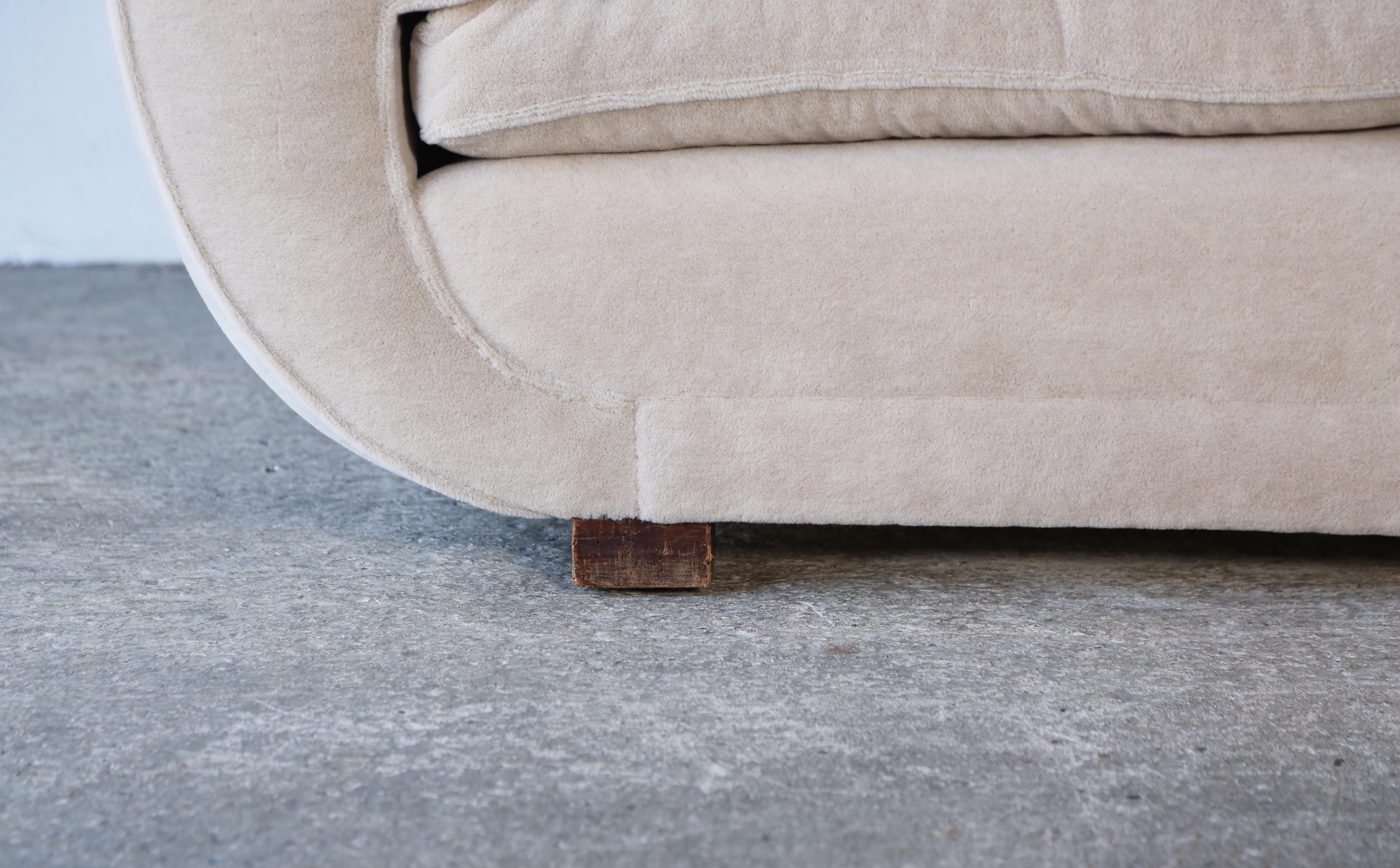 Elegant Art Deco Sofa, France, 1940s, Upholstered in Pure Alpaca For Sale 2