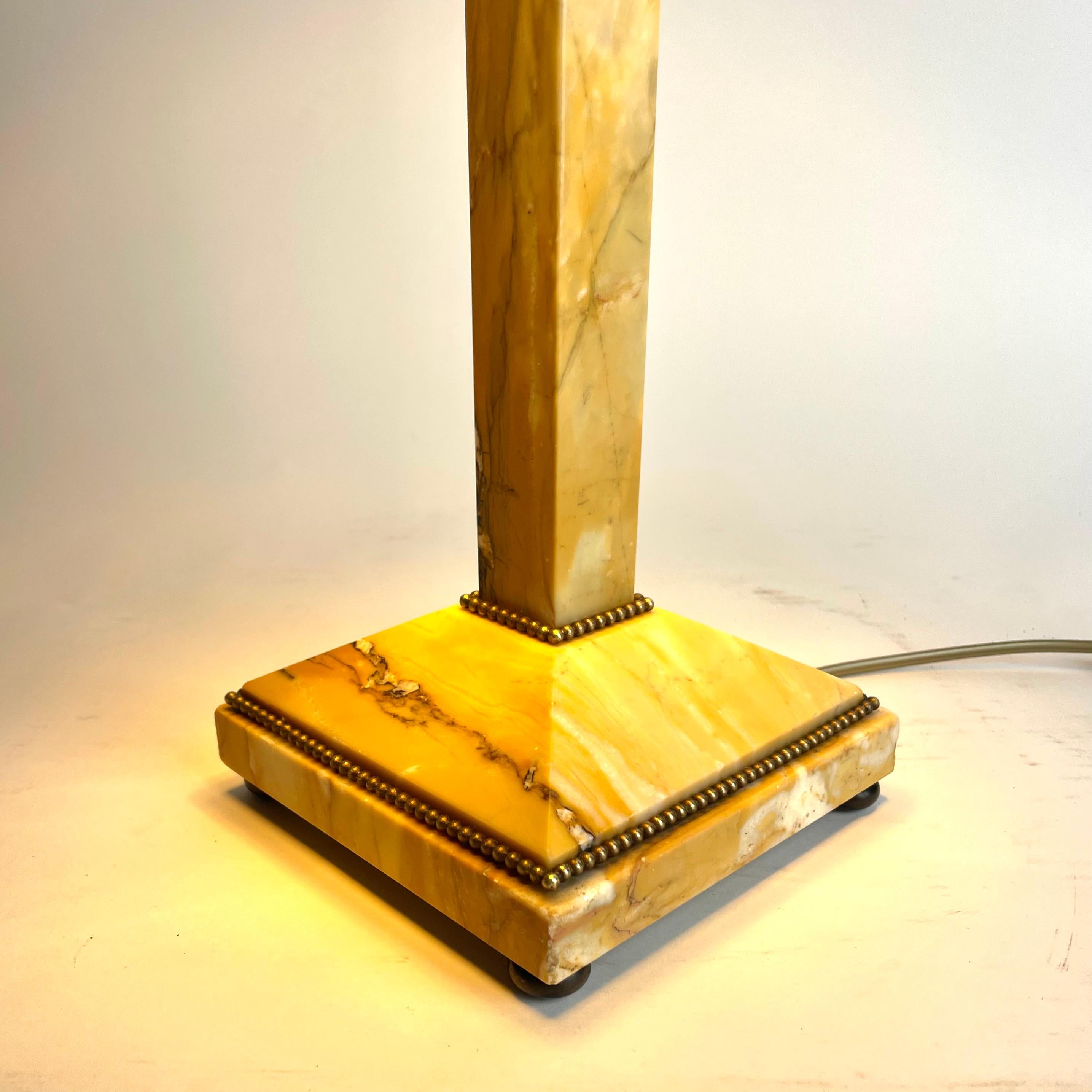 Elegante Lámpara de Mesa Art Decó en Mármol de Siena y Bronce Patinado, Años 20 en venta 2