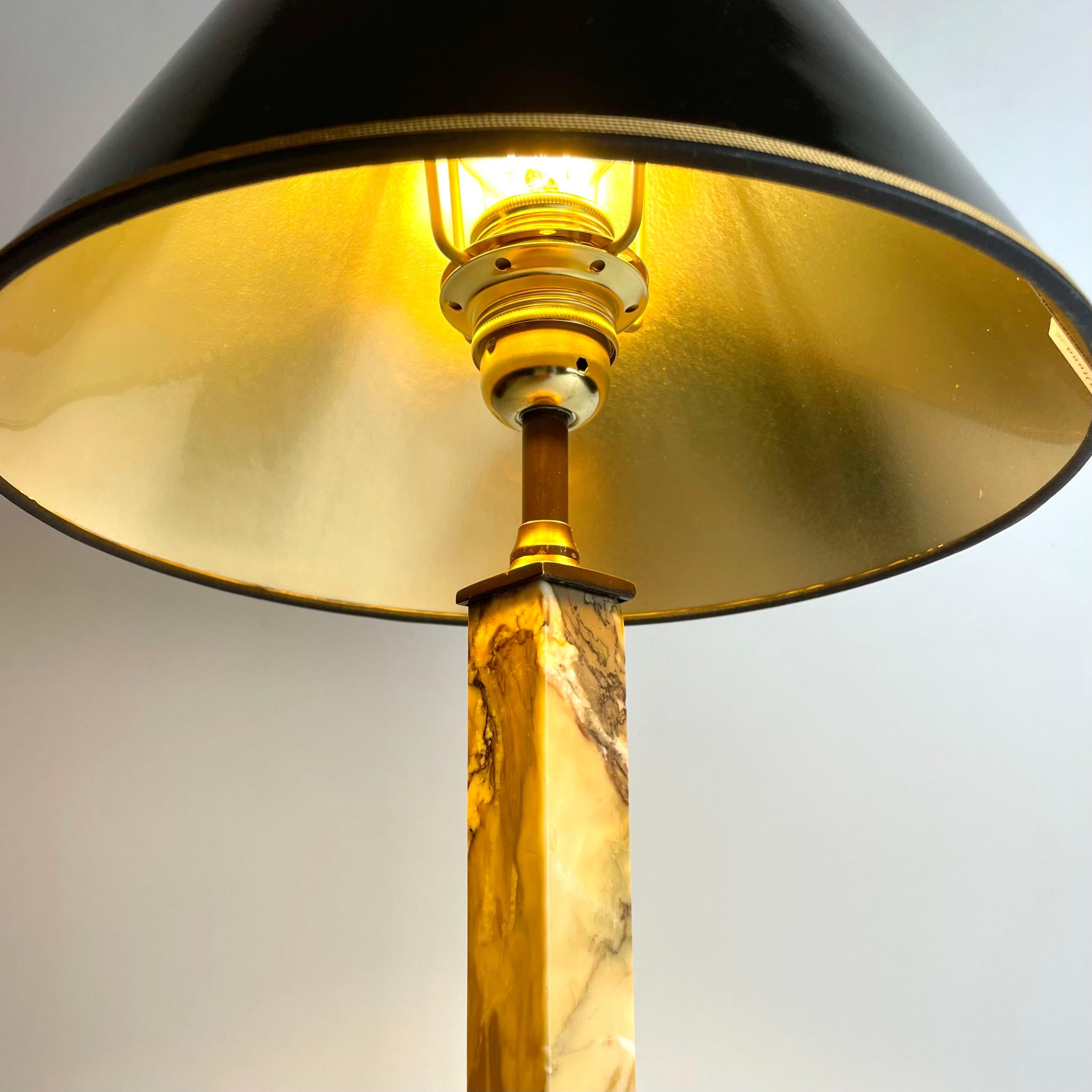 Elegante Lámpara de Mesa Art Decó en Mármol de Siena y Bronce Patinado, Años 20 en venta 3