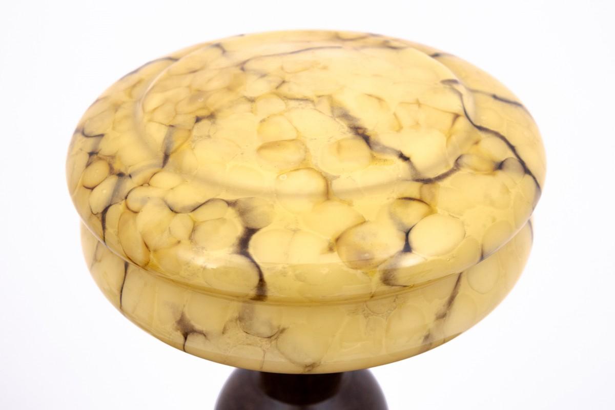 Noyer Elégante lampe de table Art déco, Pologne, années 1950. en vente