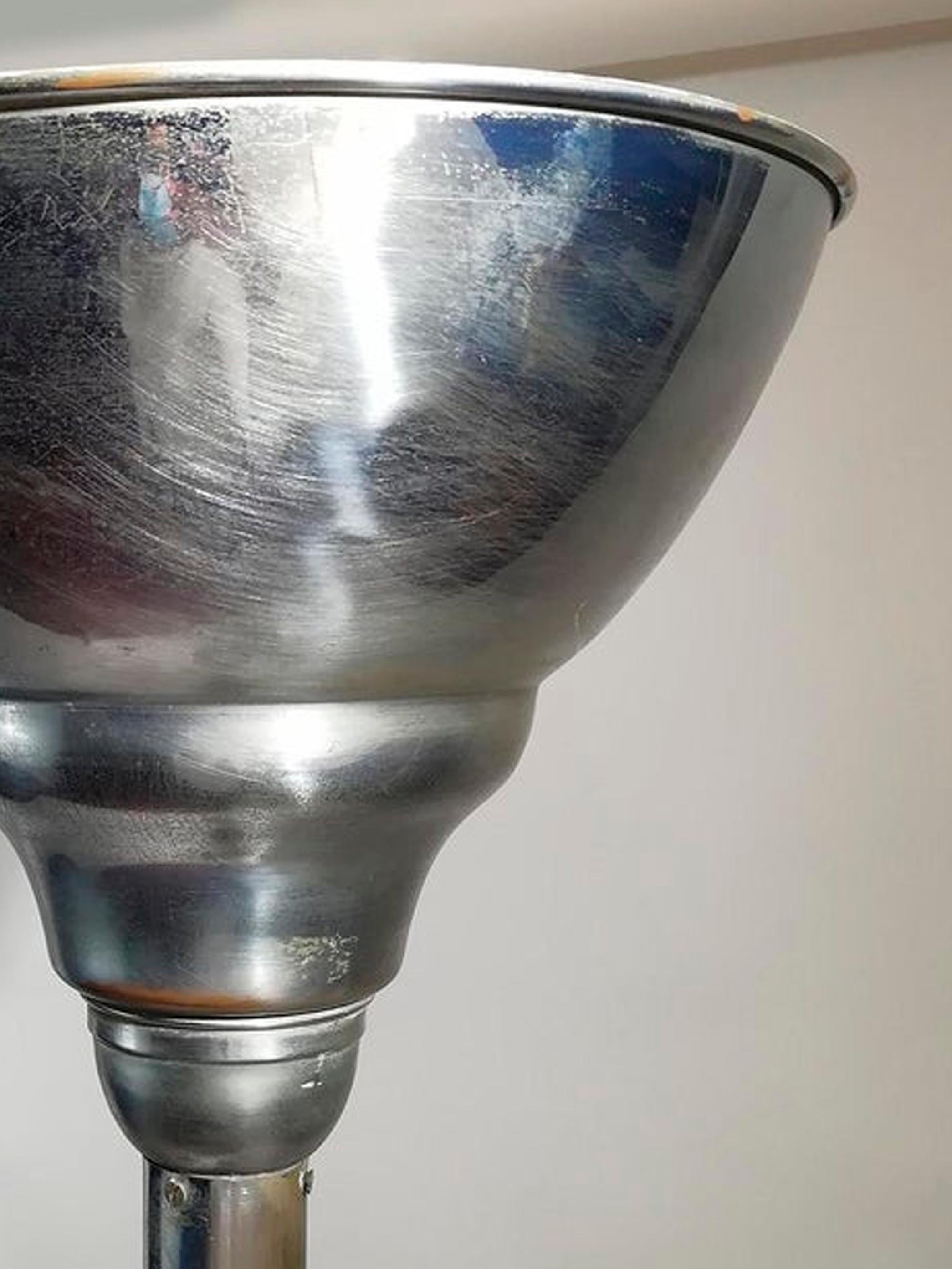 Alluminio Elegante torchiera a tromba in stile Art Déco, circa 1940 in vendita