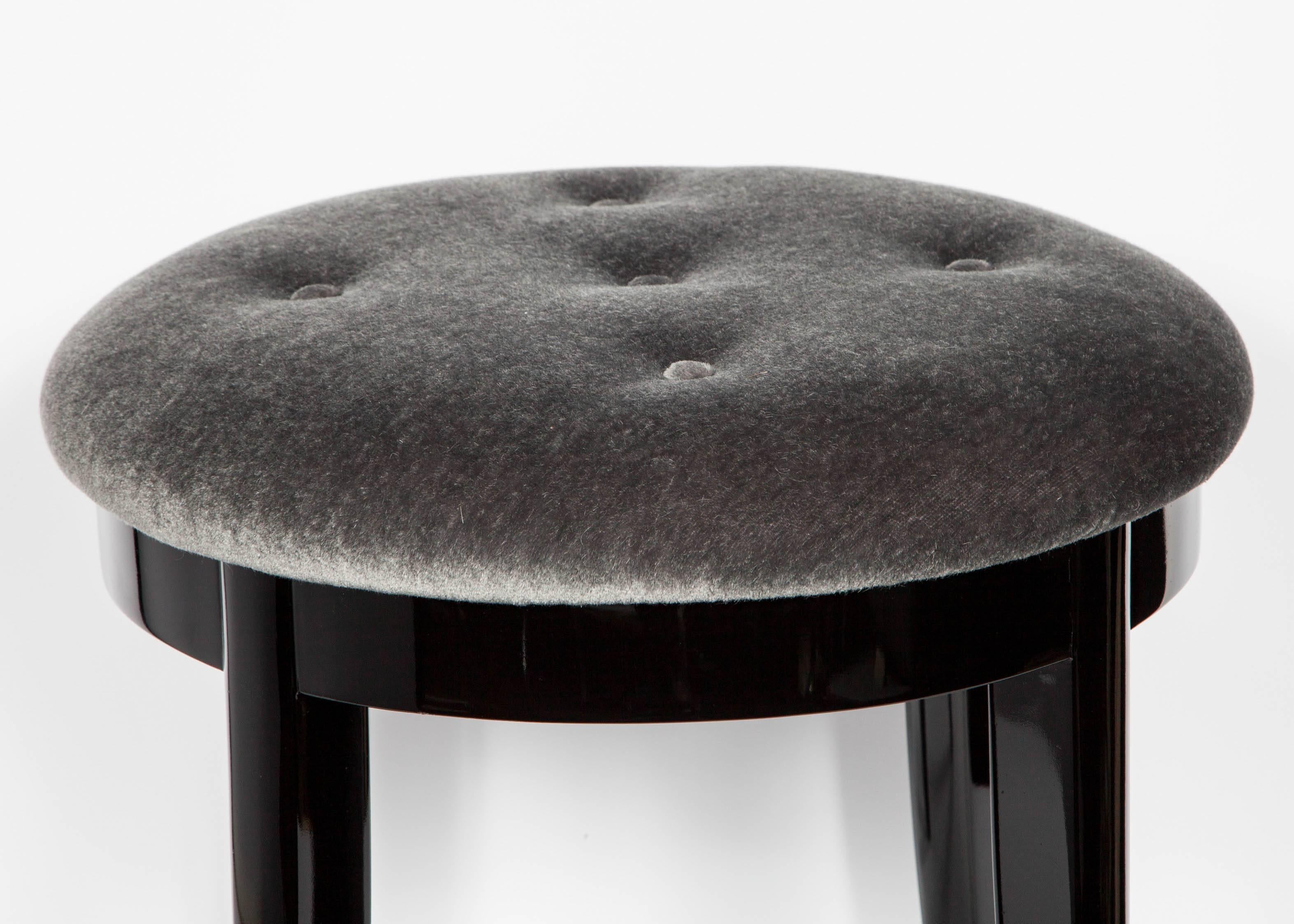 Lacquered Elegant Art Deco Vanity Stool in Black Lacquer and Grey Mohair