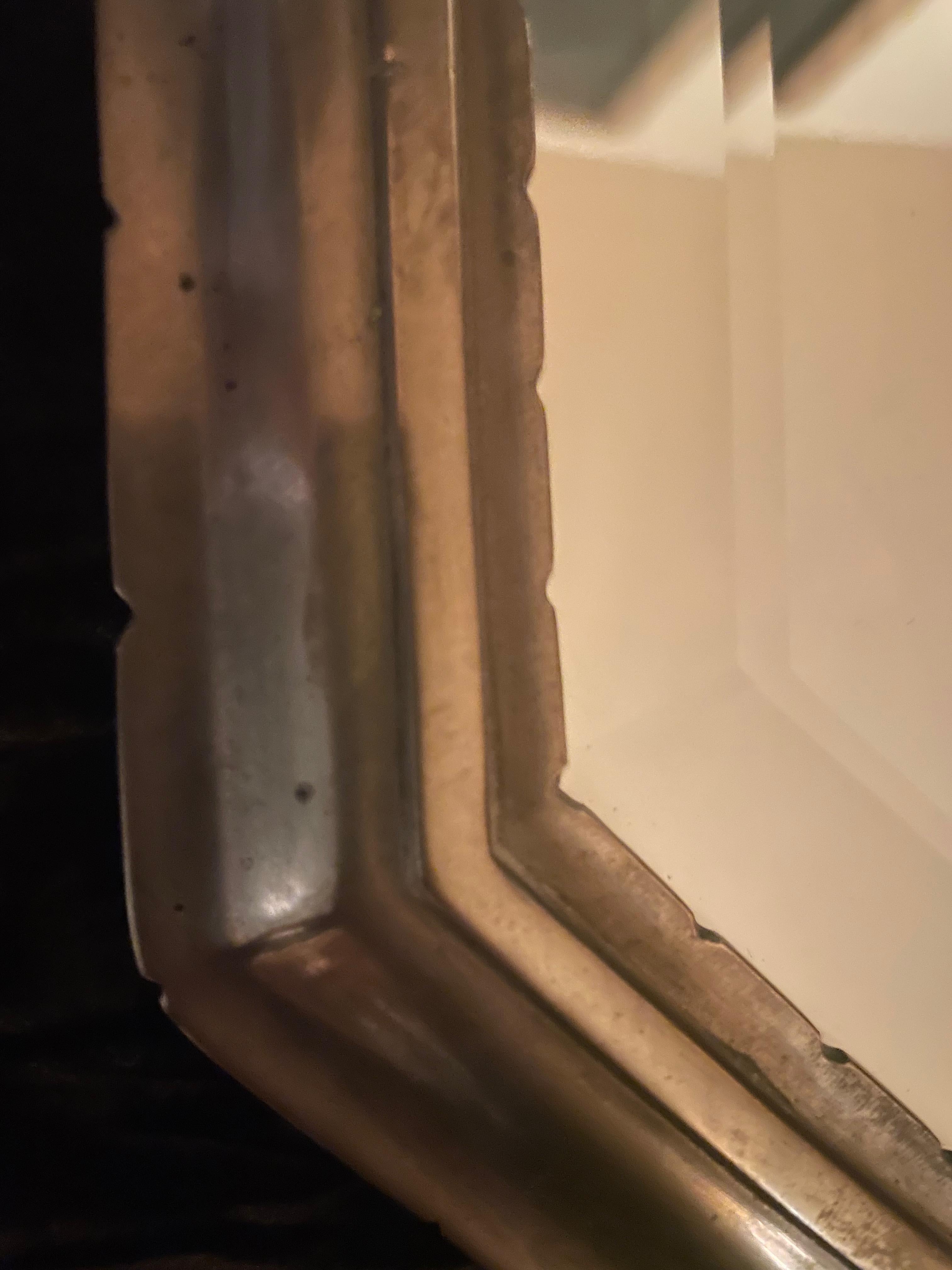 Eleganter Art Déco Wandspiegel. Design/One Frankreich 1920er Jahre. (Art déco) im Angebot