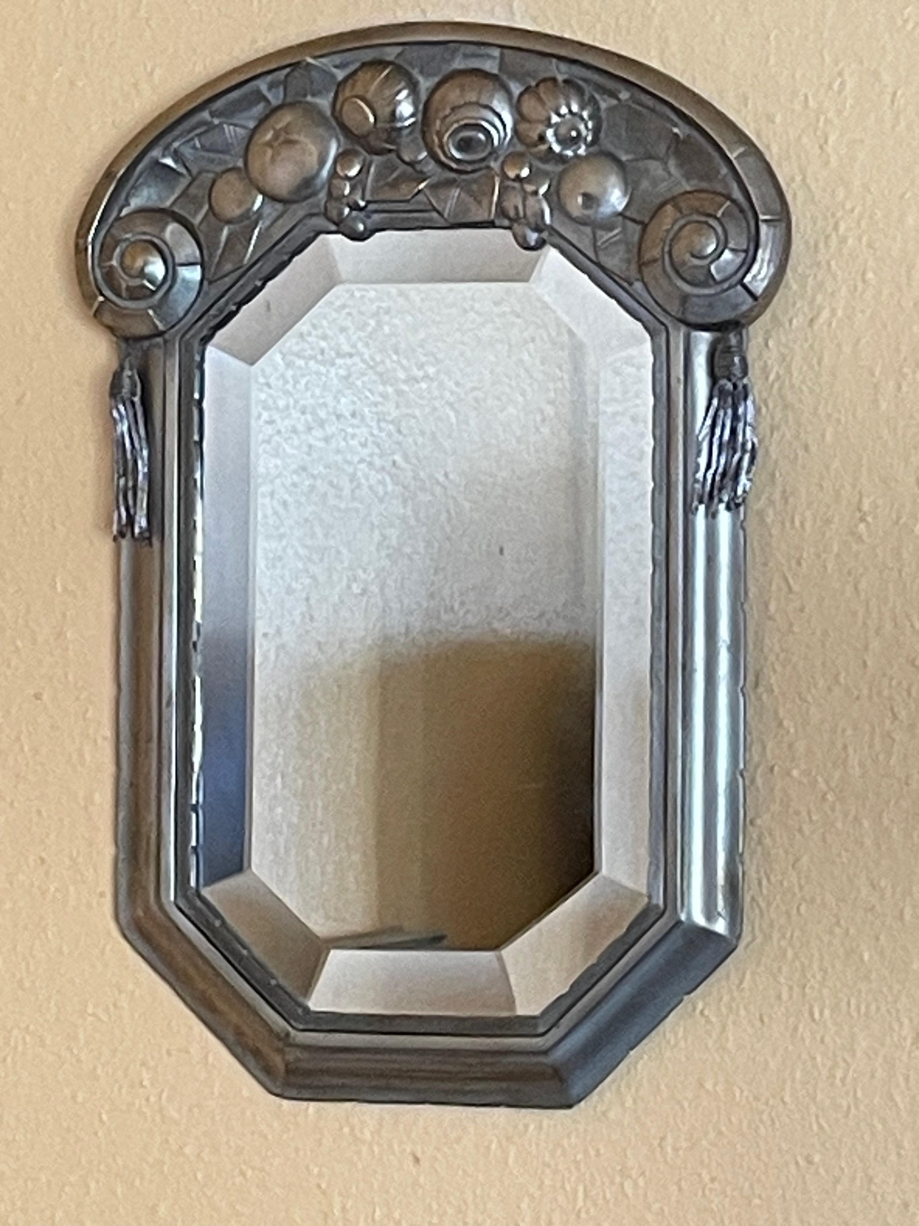 Eleganter Art Déco Wandspiegel. Design/One Frankreich 1920er Jahre. im Zustand „Gut“ im Angebot in Köln, NW