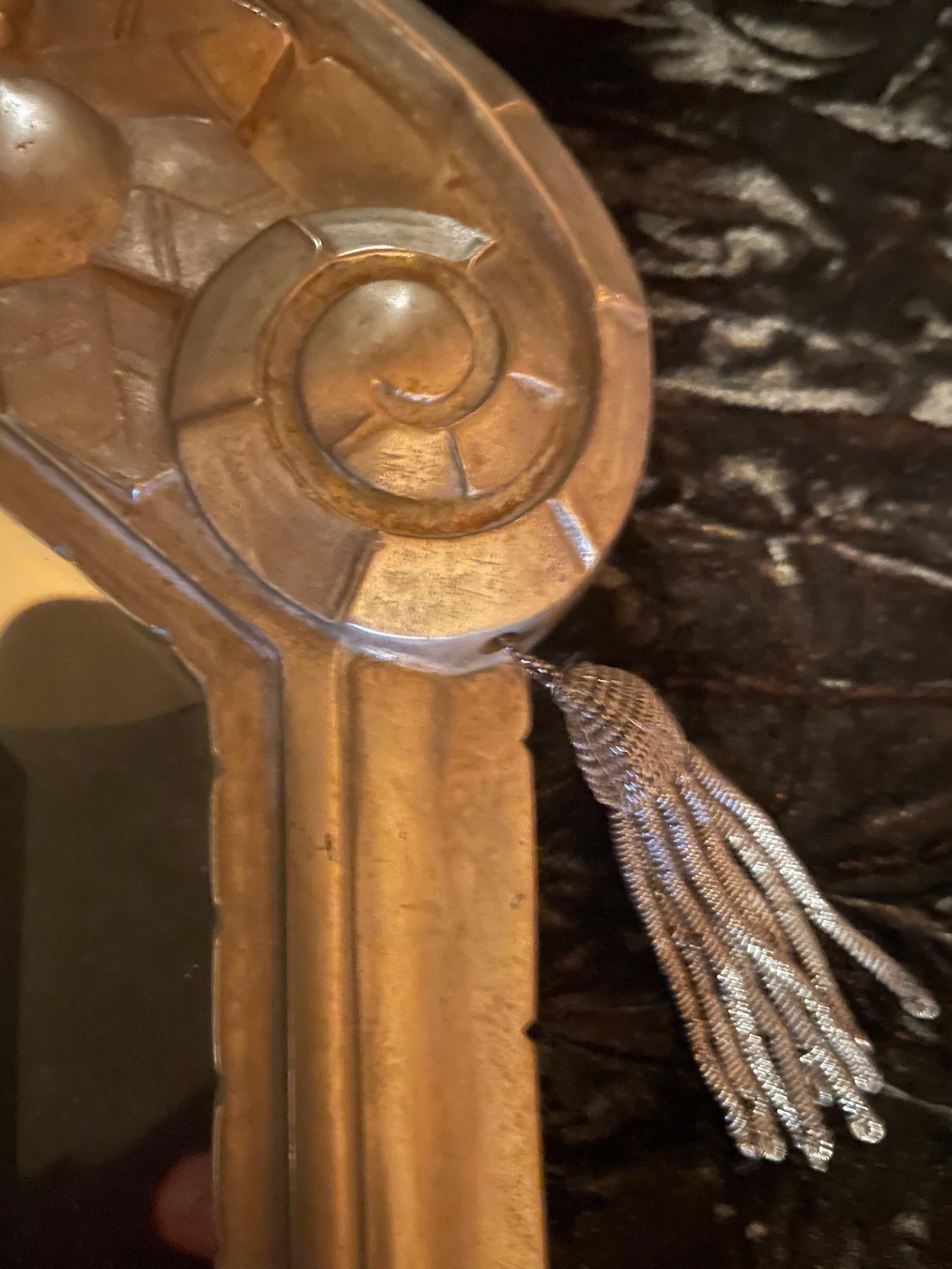 Eleganter Art Déco Wandspiegel. Design/One Frankreich 1920er Jahre. (Frühes 20. Jahrhundert) im Angebot