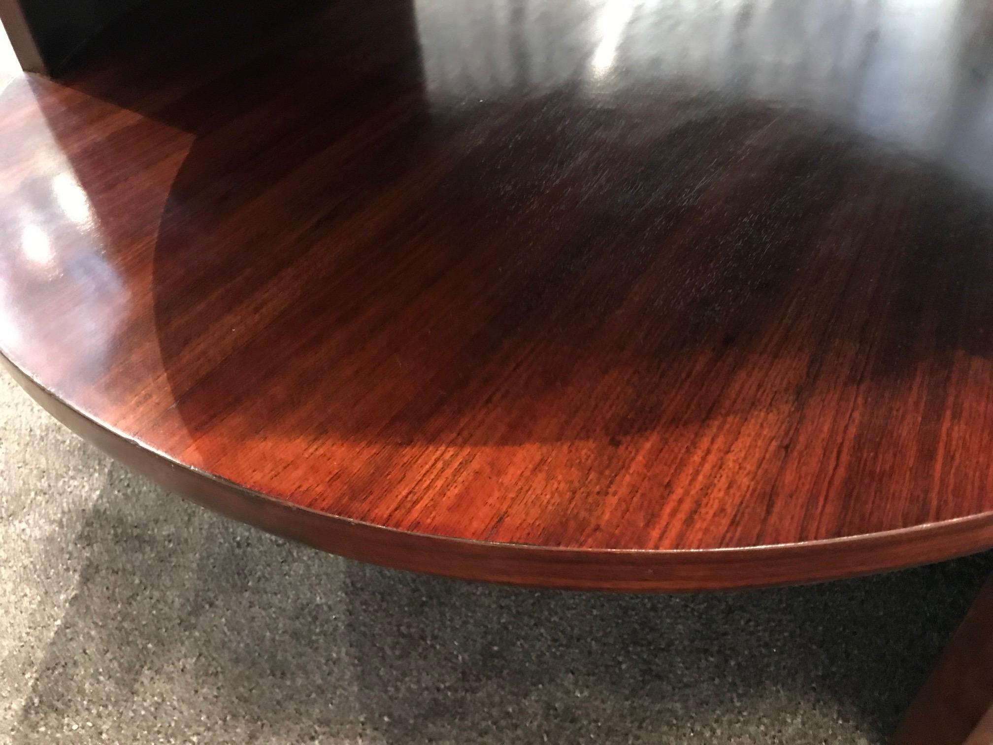 Elegant Art Deco Walnut Gueridon by Maison Dominique In Good Condition In Montreal, QC