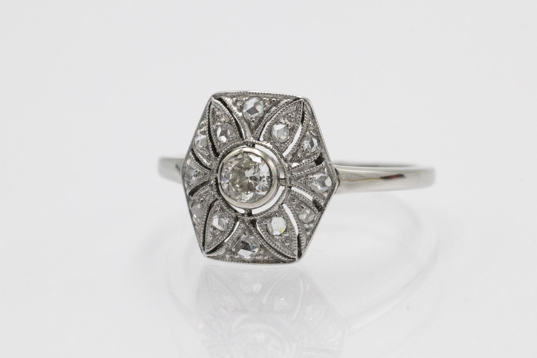 Elegante anello Art Deco in oro bianco con diamanti, Austria-Ungheria, Pest, anni '20 in vendita 3