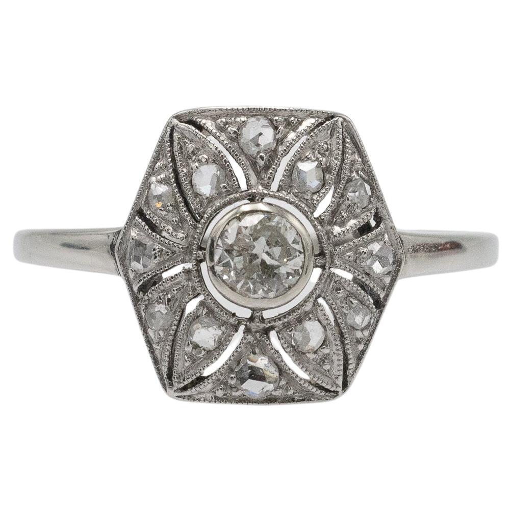 Elegante anello Art Deco in oro bianco con diamanti, Austria-Ungheria, Pest, anni '20 in vendita