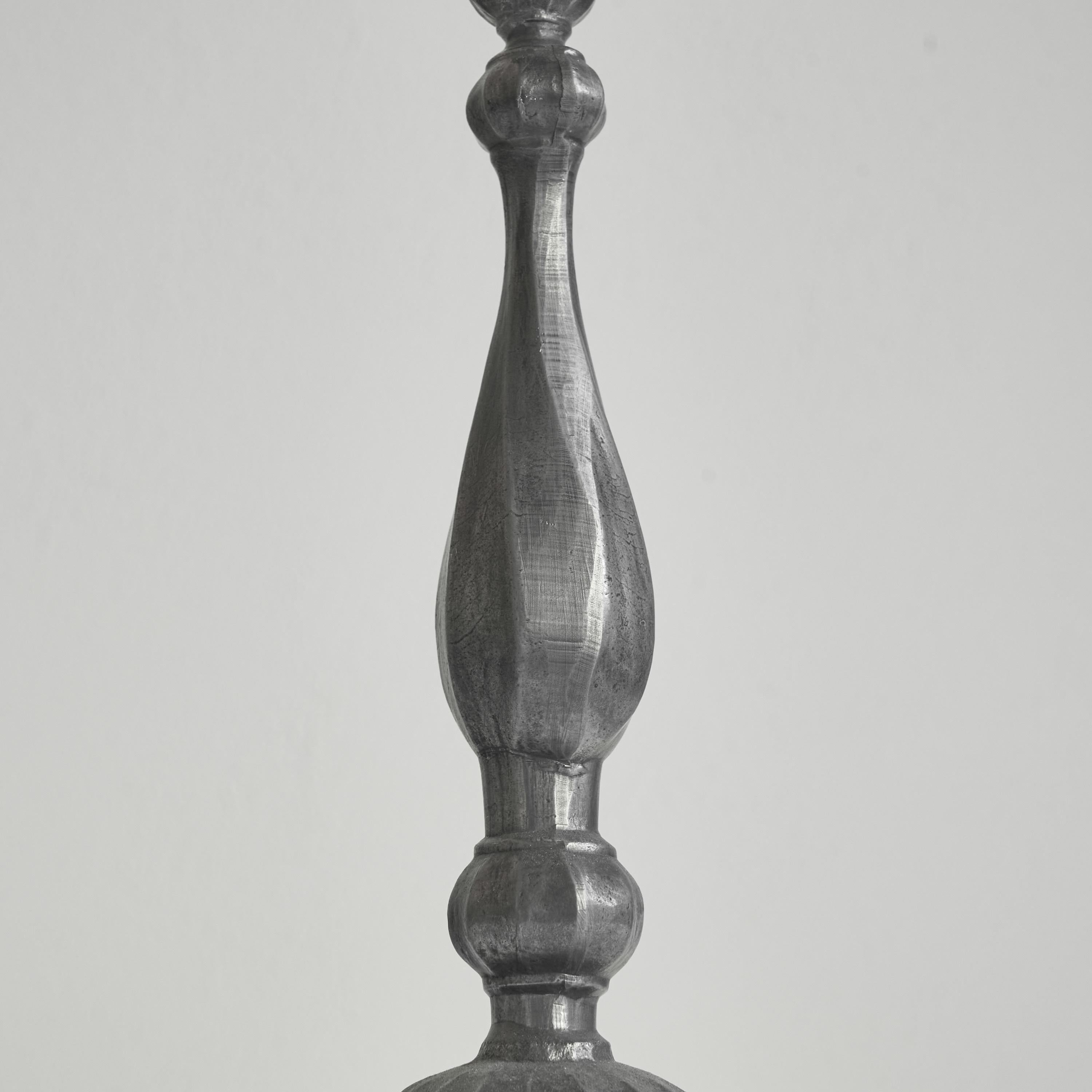 Art nouveau Élégant chandelier Art Nouveau en étain des années 1920 en vente