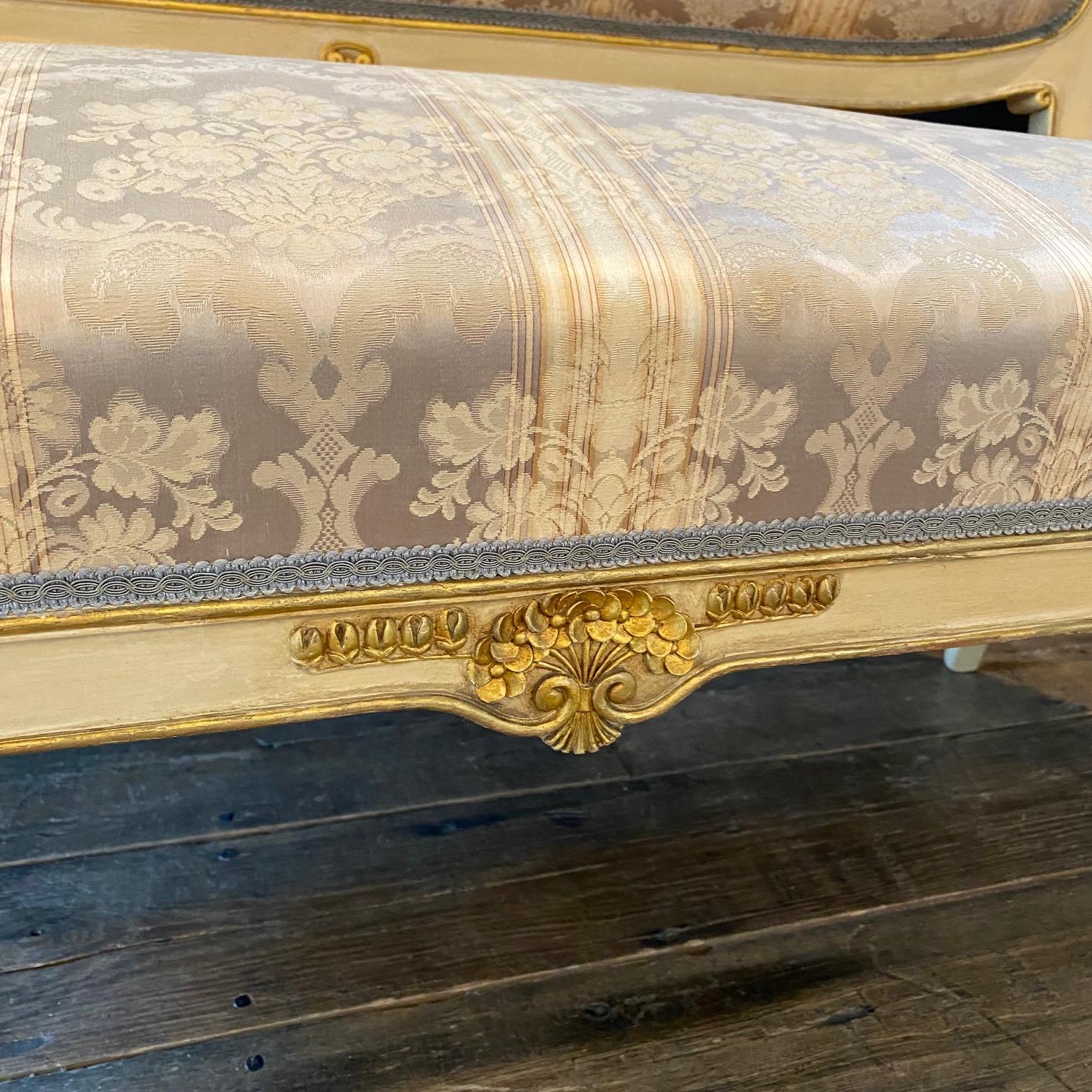 Elegantes antikes italienisches gepolstertes Jugendstil-Sofa (Art nouveau) im Angebot