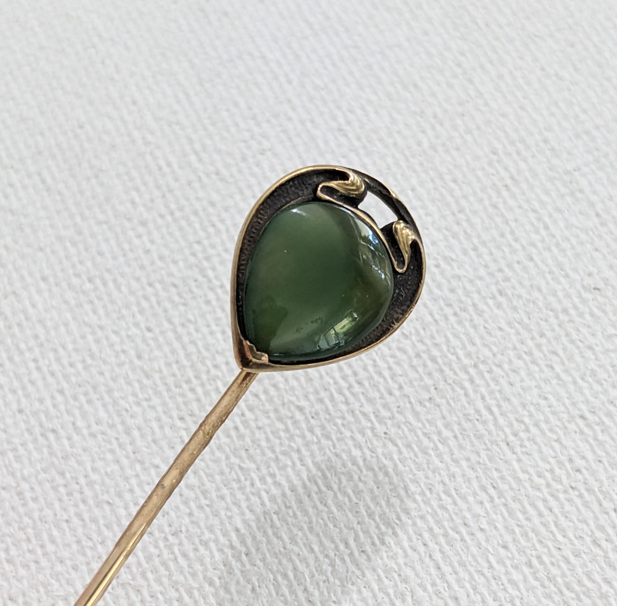 Elegant Art Nouveau Jade Stickpin For Sale 5