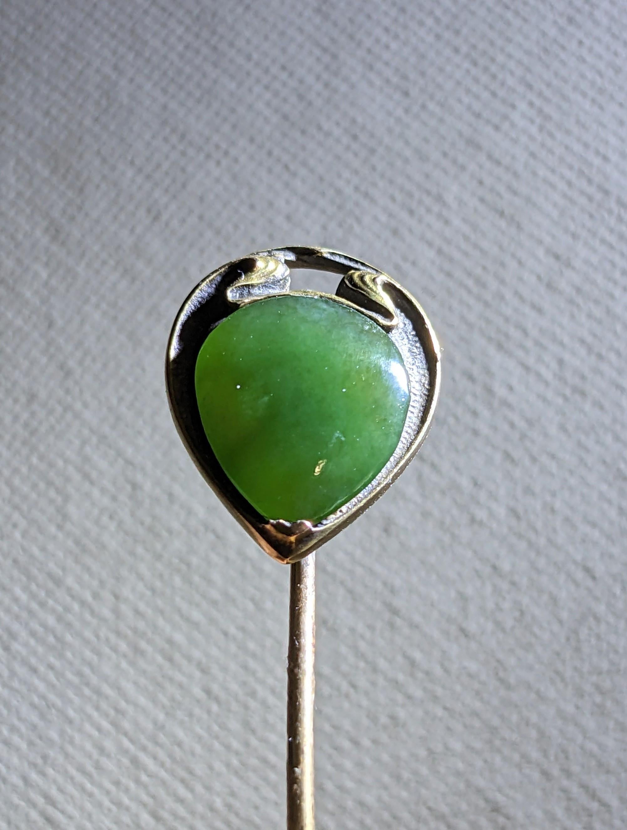 Elegant Art Nouveau Jade Stickpin For Sale 6