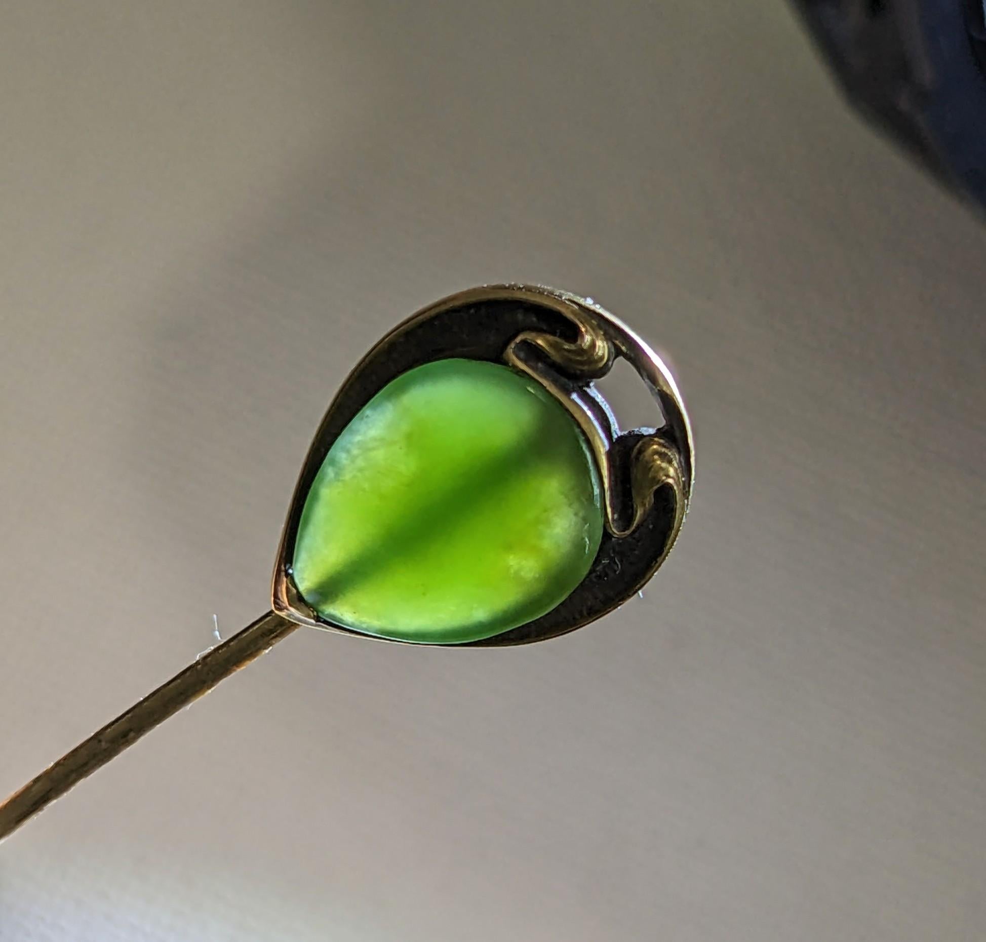 Elegant Art Nouveau Jade Stickpin For Sale 7