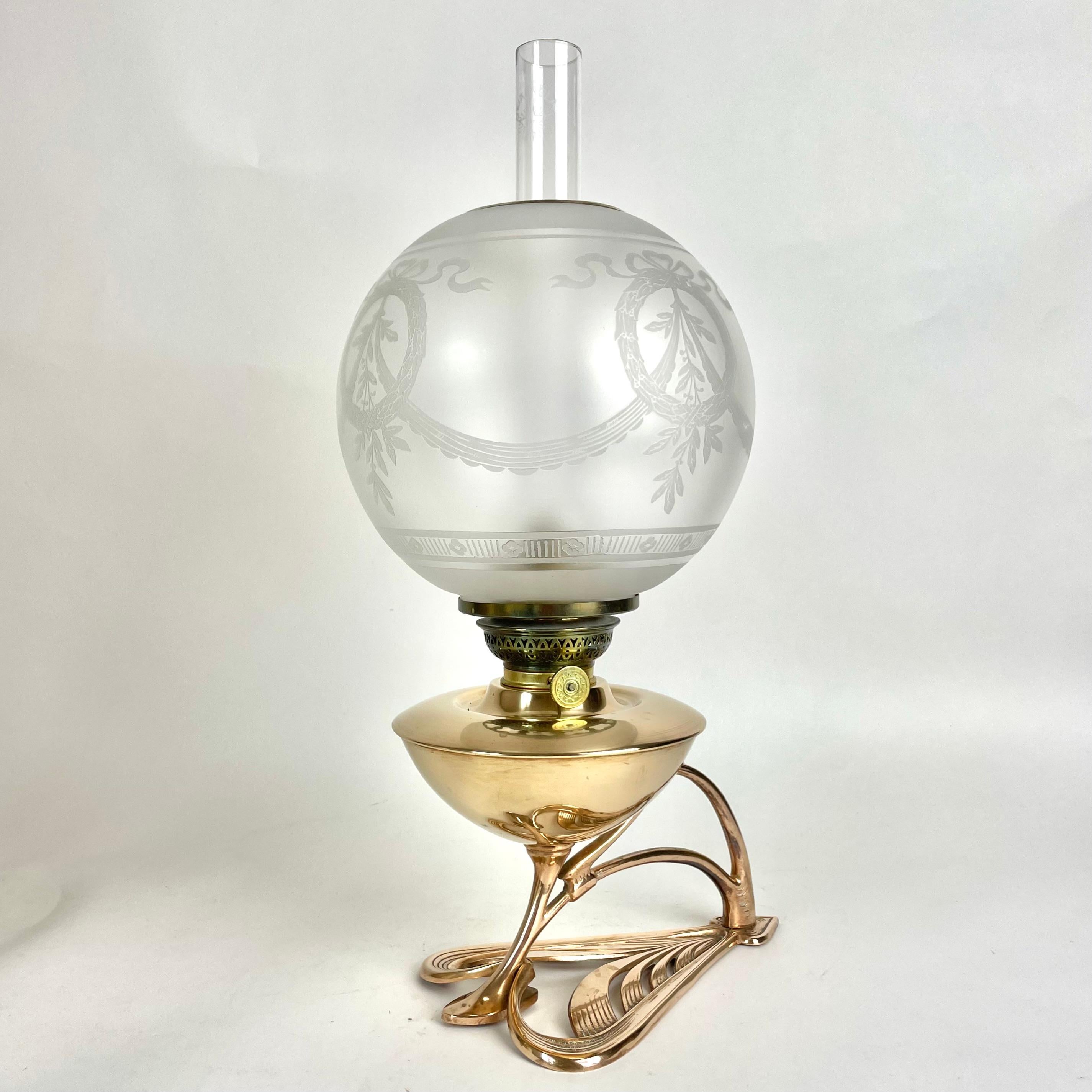 Very Elegant Art Nouveau Oil Lamp from Böhlmarks Lampfabrik (1872-1977) in Stockholms, Sweden. 

Made in brass and glass during the early 20th Century in a very period design and is in functional condition.

Wear consistent with age and use 
