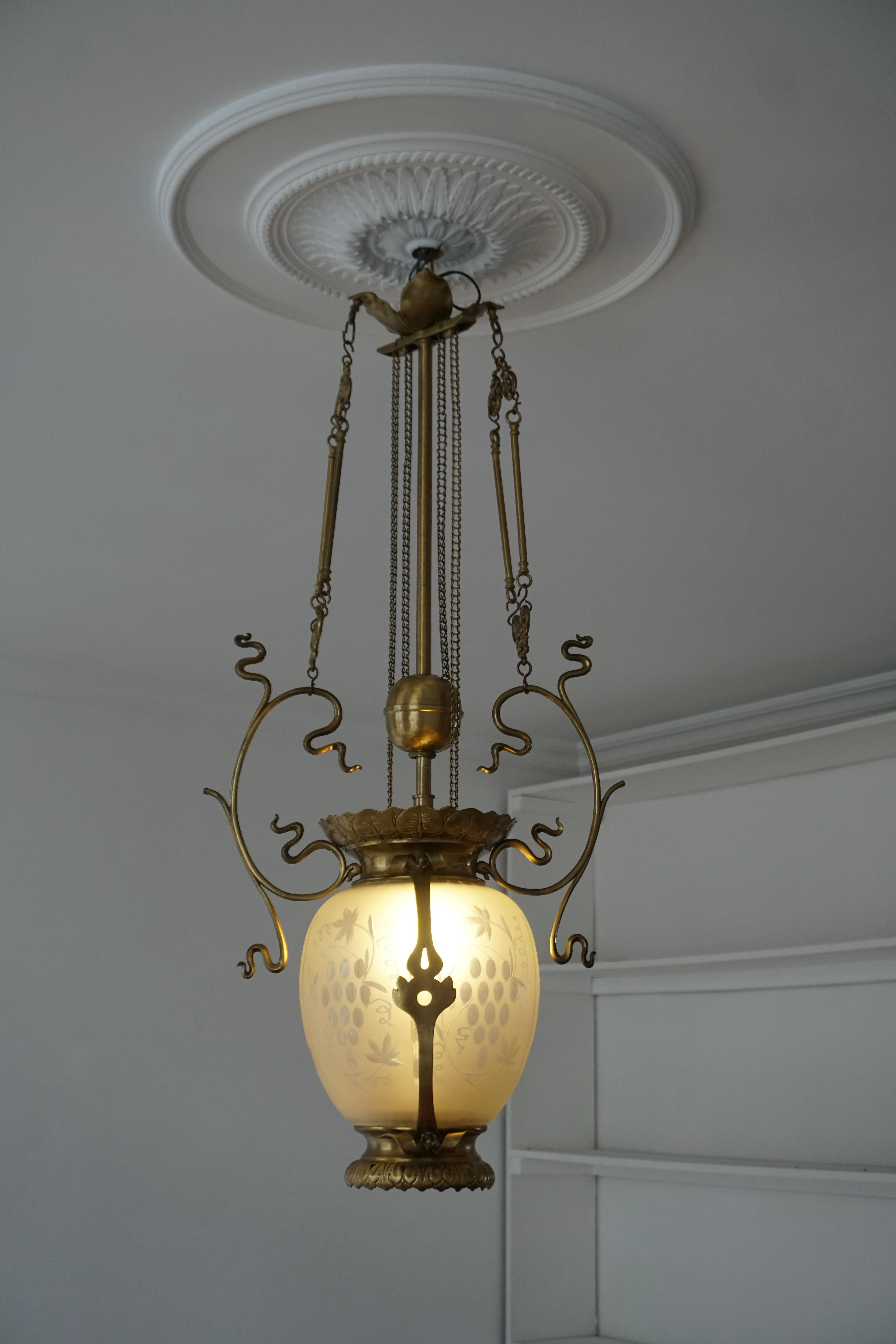 Elegant Art Nouveau Pendant Light in Brass and Glass In Good Condition For Sale In Antwerp, BE